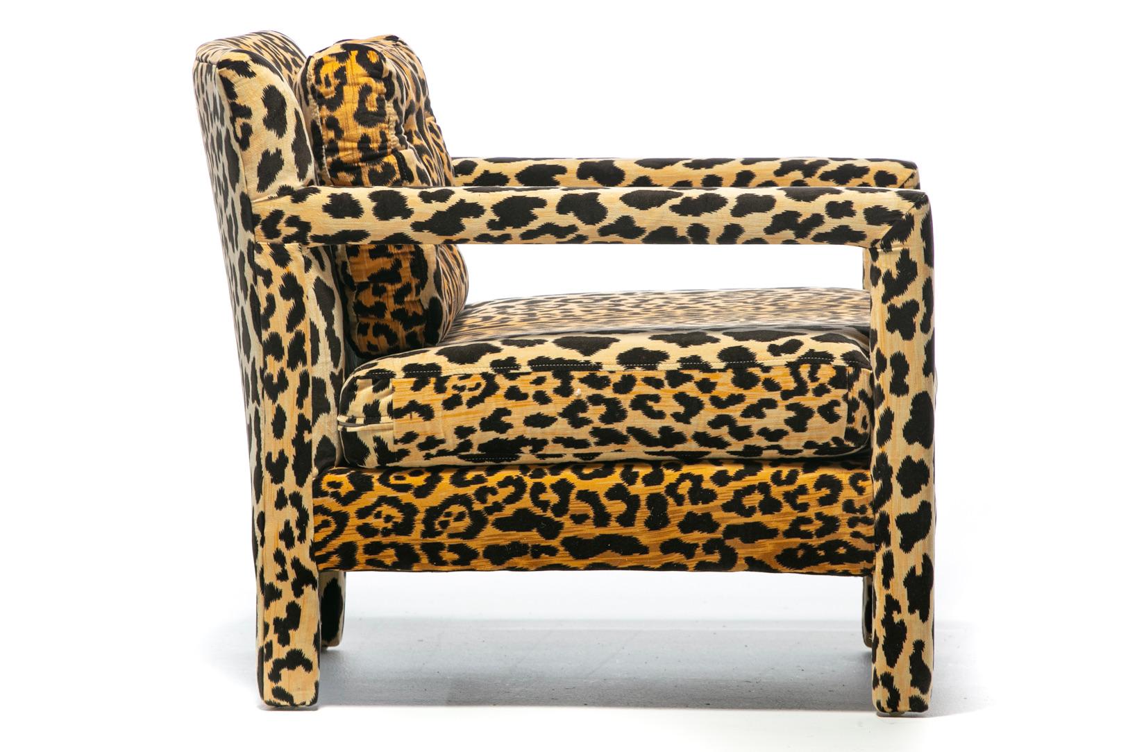 Paire de chaises Parsons de style Milo Baughman mi-siècle moderne en velours léopard, vers 1970 en vente 3