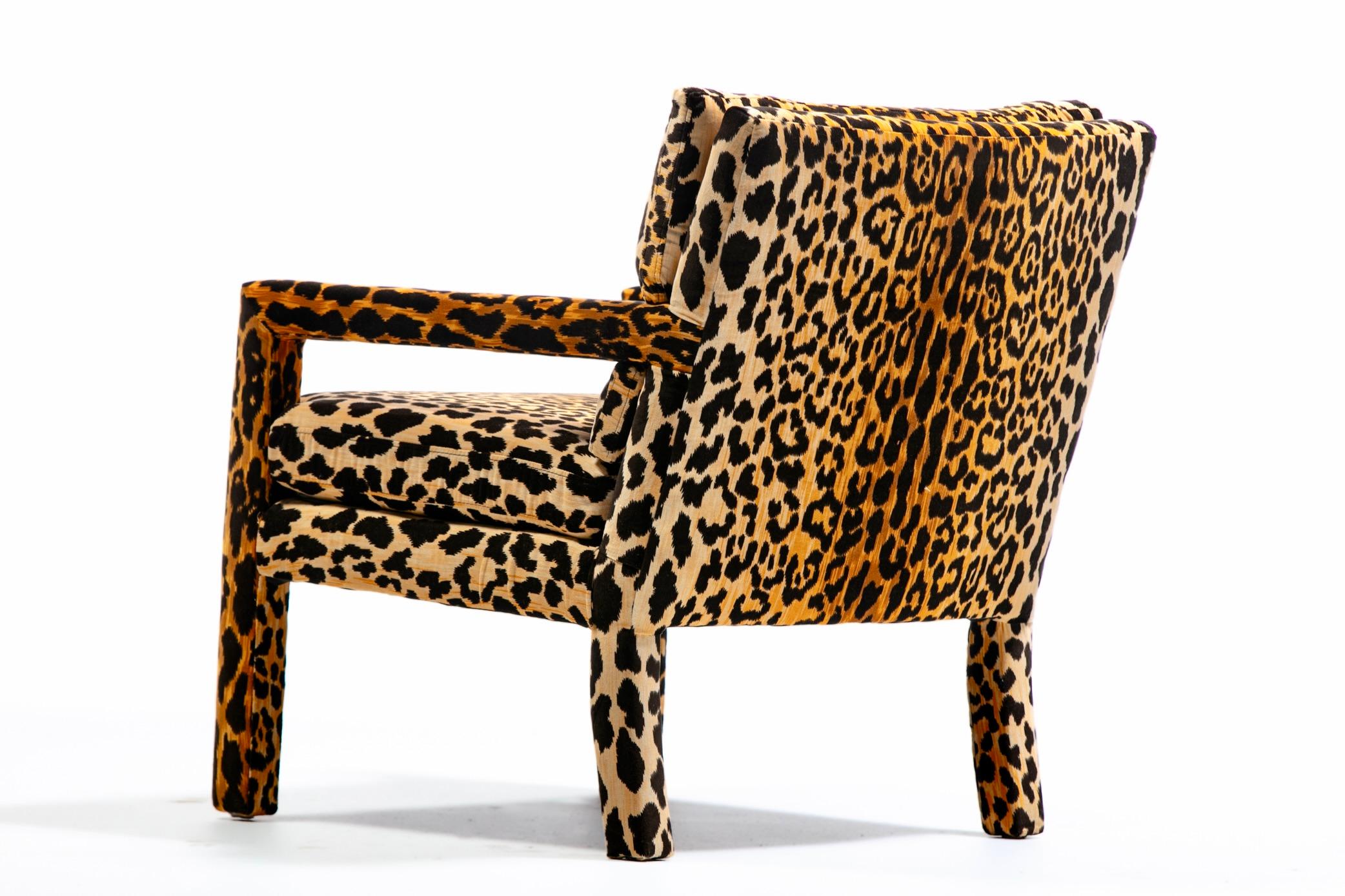 Coppia di sedie Parsons in velluto leopardato del 1970, in stile Milo Baughman. in vendita 3