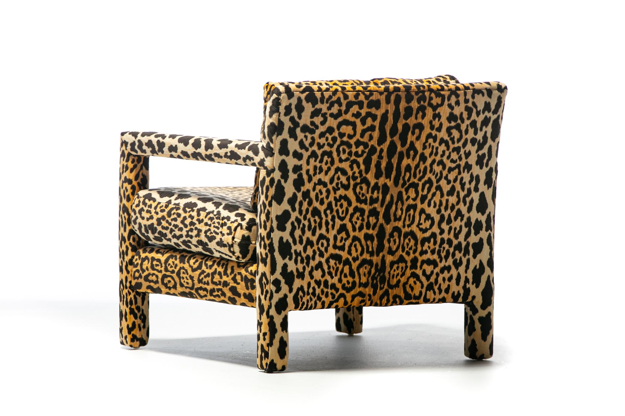 Paire de chaises Parsons de style Milo Baughman mi-siècle moderne en velours léopard, vers 1970 en vente 6