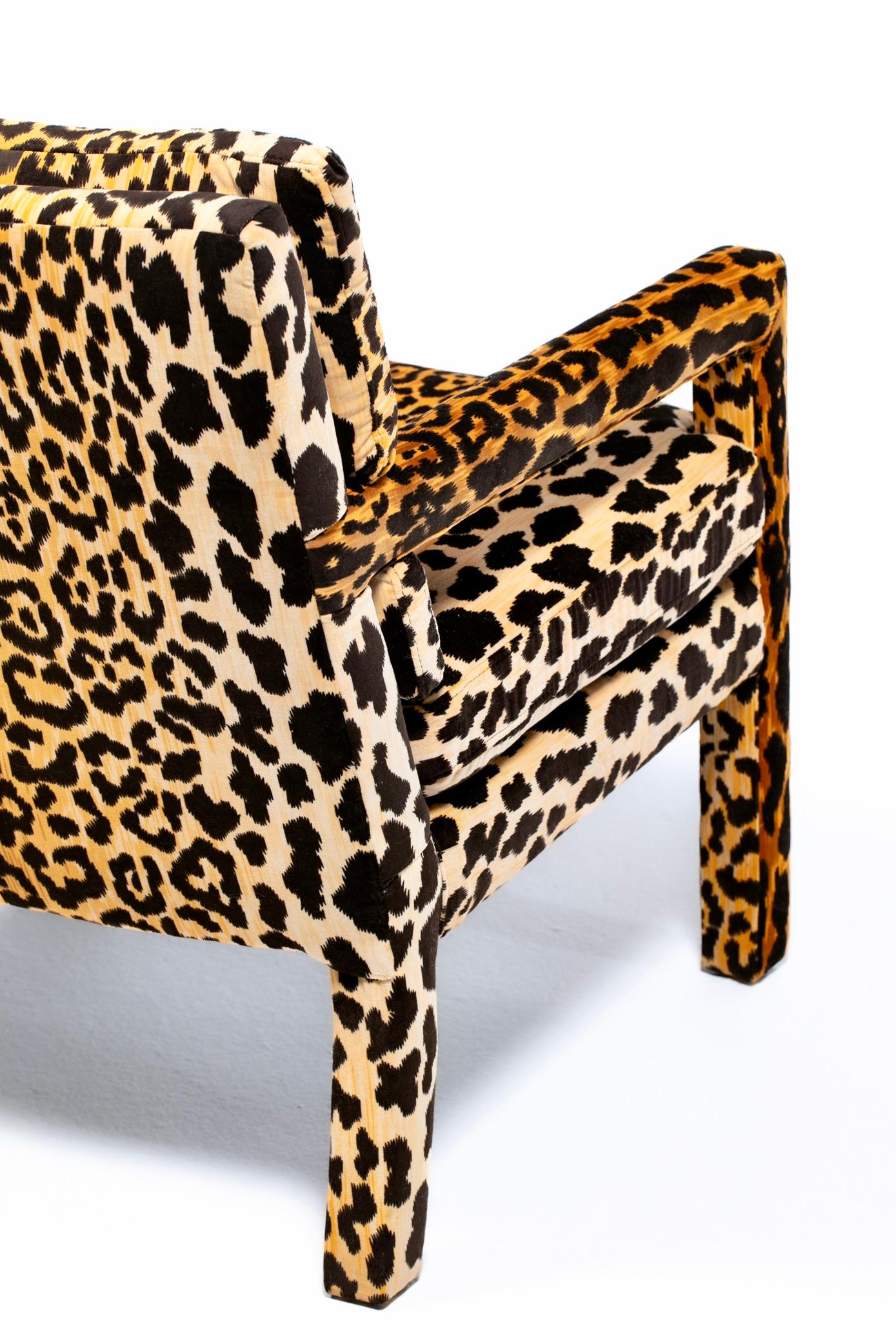 Coppia di sedie Parsons in velluto leopardato del 1970, in stile Milo Baughman. in vendita 7