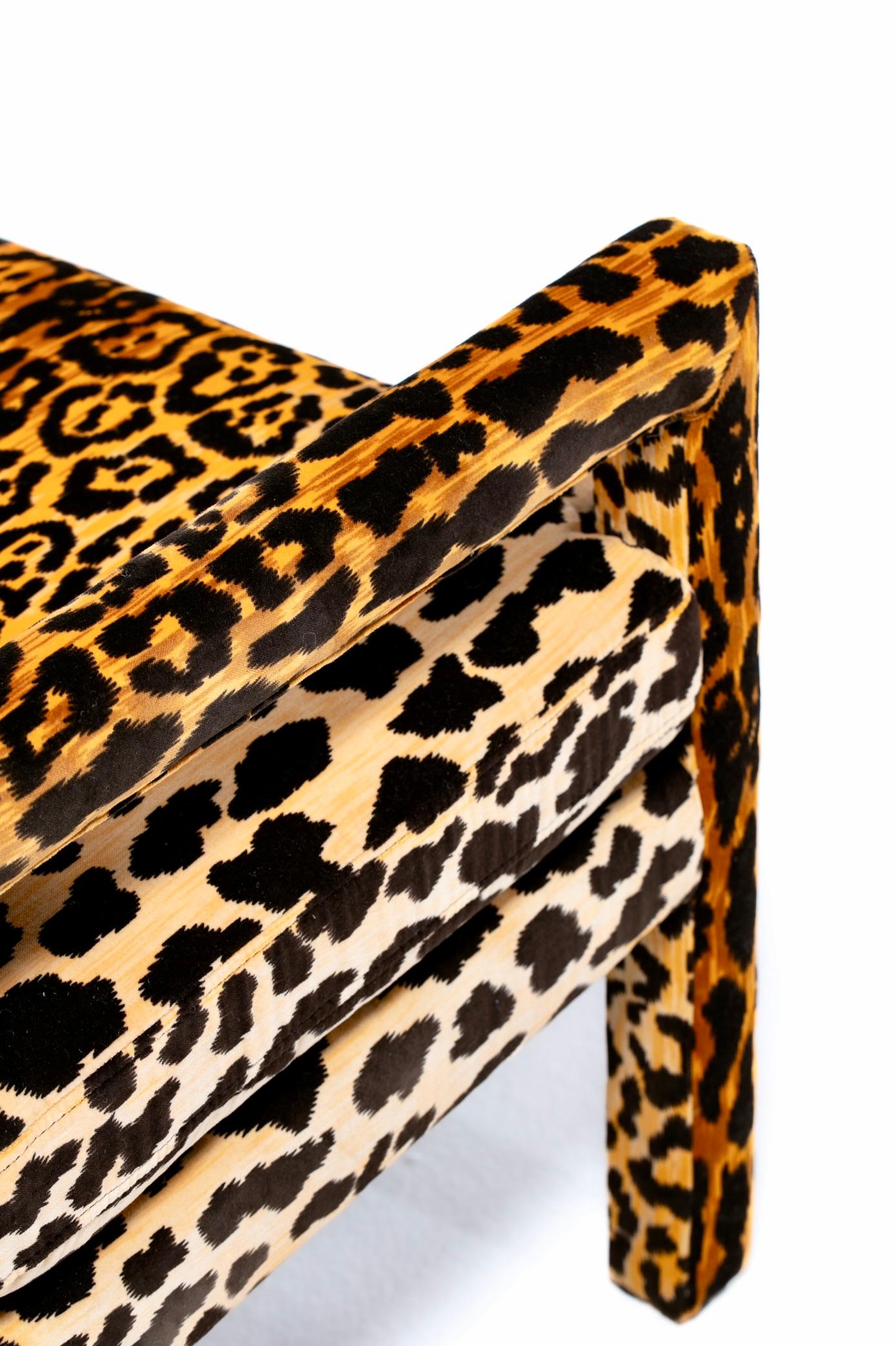 Coppia di sedie Parsons in velluto leopardato del 1970, in stile Milo Baughman. in vendita 8