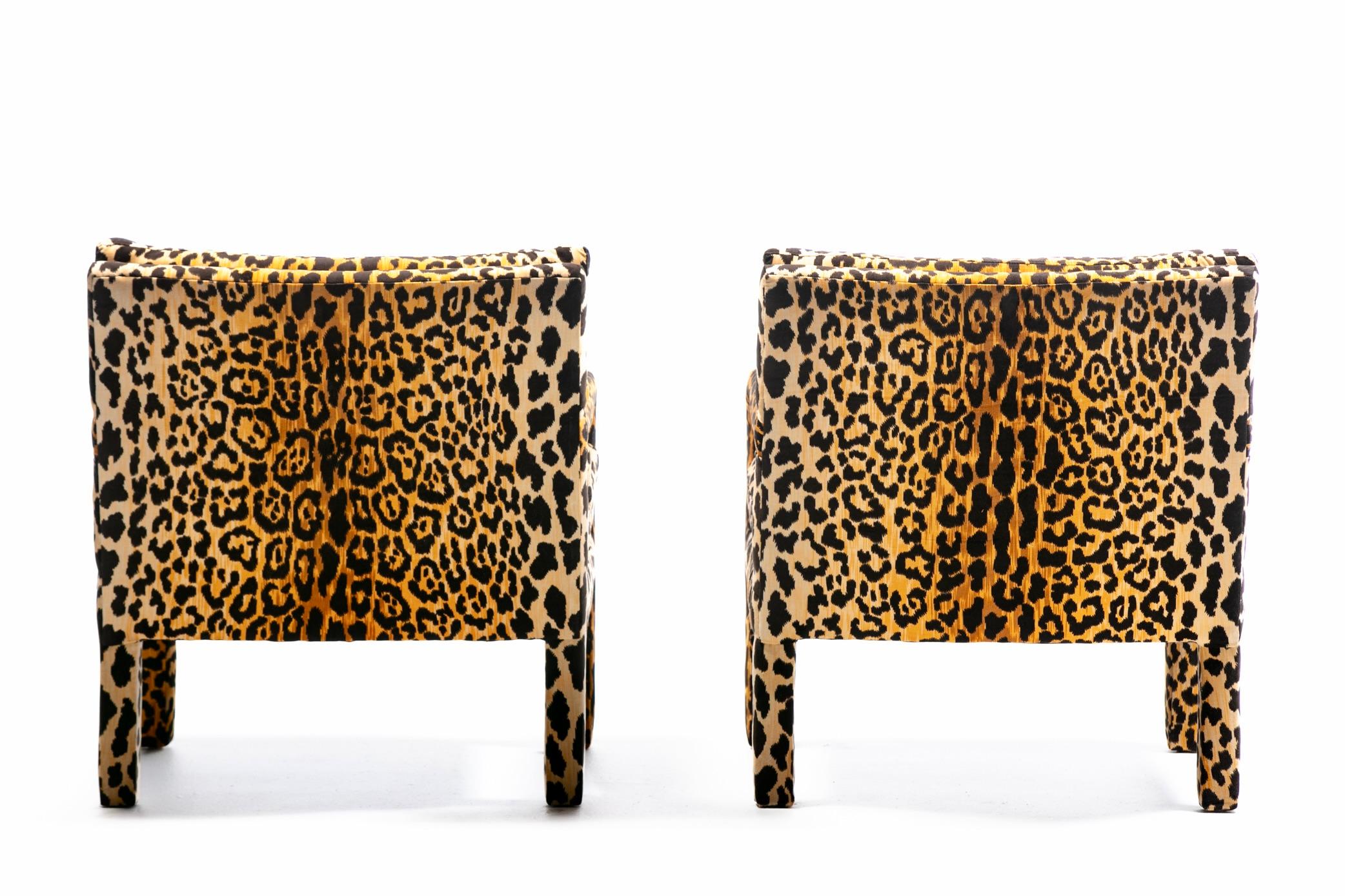 Americano Coppia di sedie Parsons in velluto leopardato del 1970, in stile Milo Baughman. in vendita