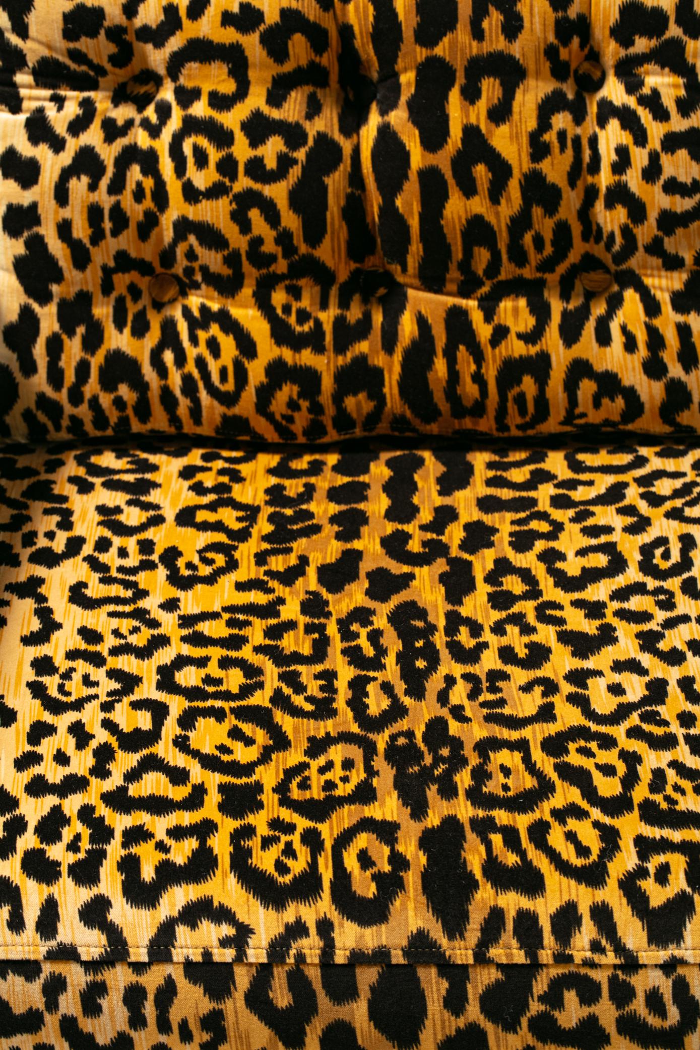 Paire de chaises Parsons de style Milo Baughman mi-siècle moderne en velours léopard, vers 1970 Bon état - En vente à Saint Louis, MO