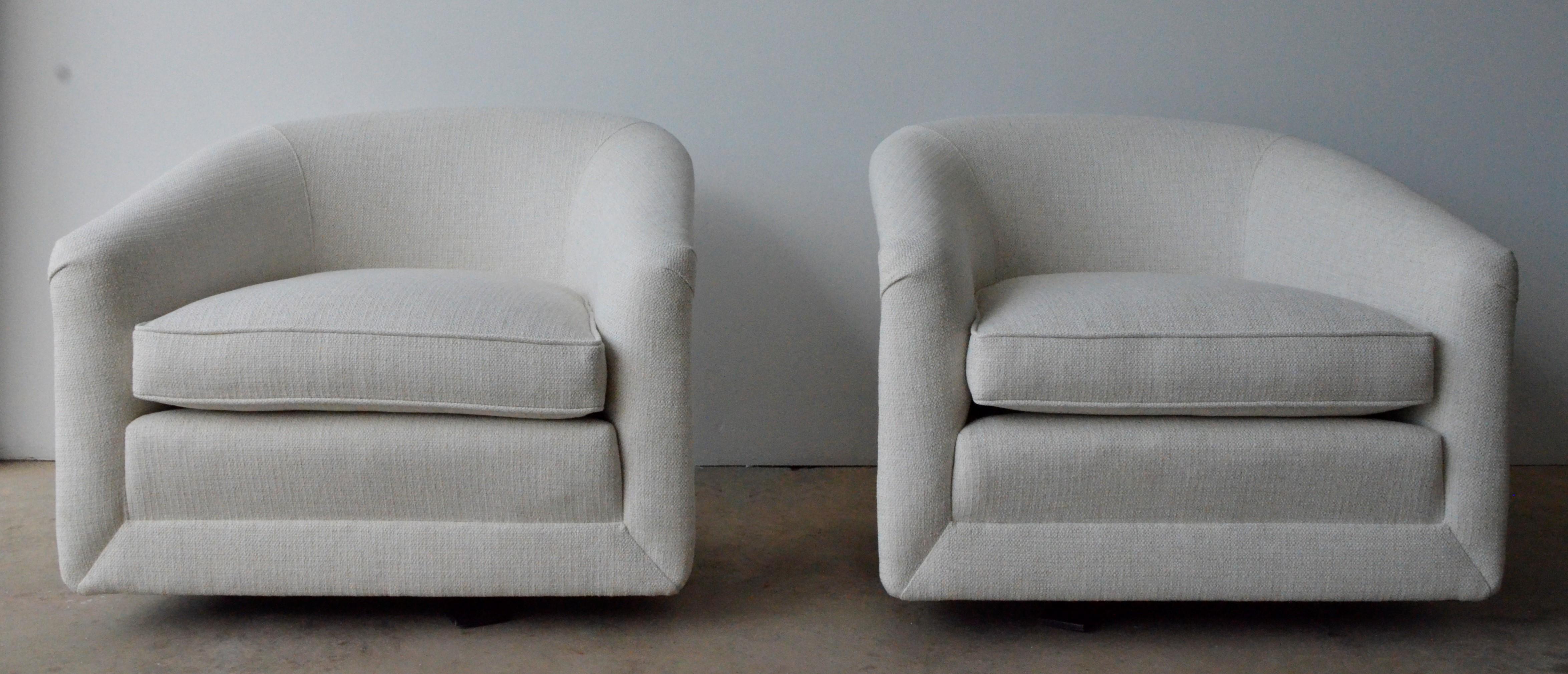 Pair of Milo Baughman Style New White Upholstery Swivel Chairs with Back Cushion For Sale 2