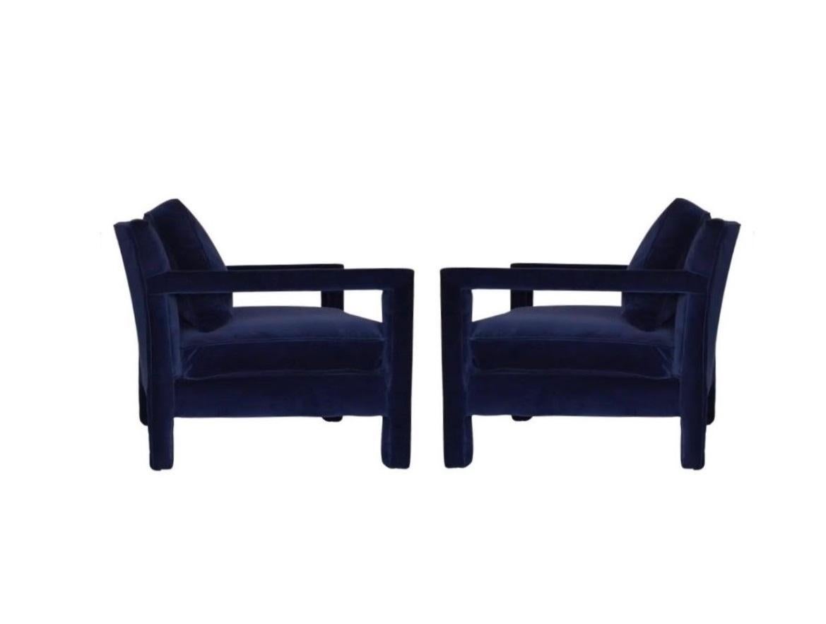 Mid-Century Modern Paire de chaises Parsons de style Milo Baughman en velours bleu en vente