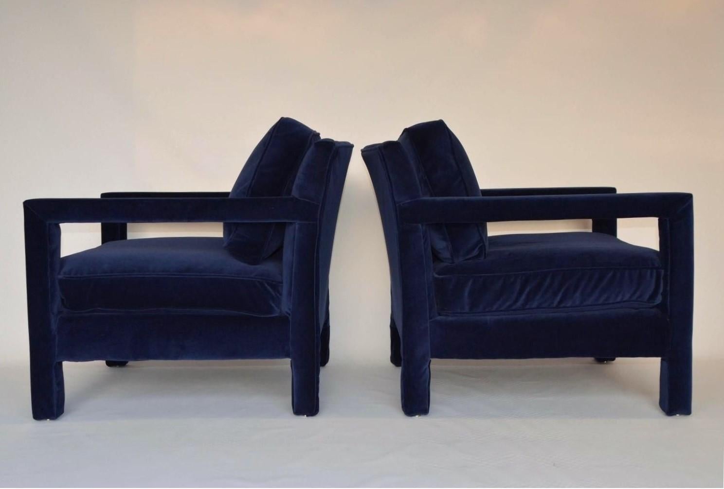 Mid-Century Modern Pair of Milo Baughman Style Parsons Chairs in Blue Velvet