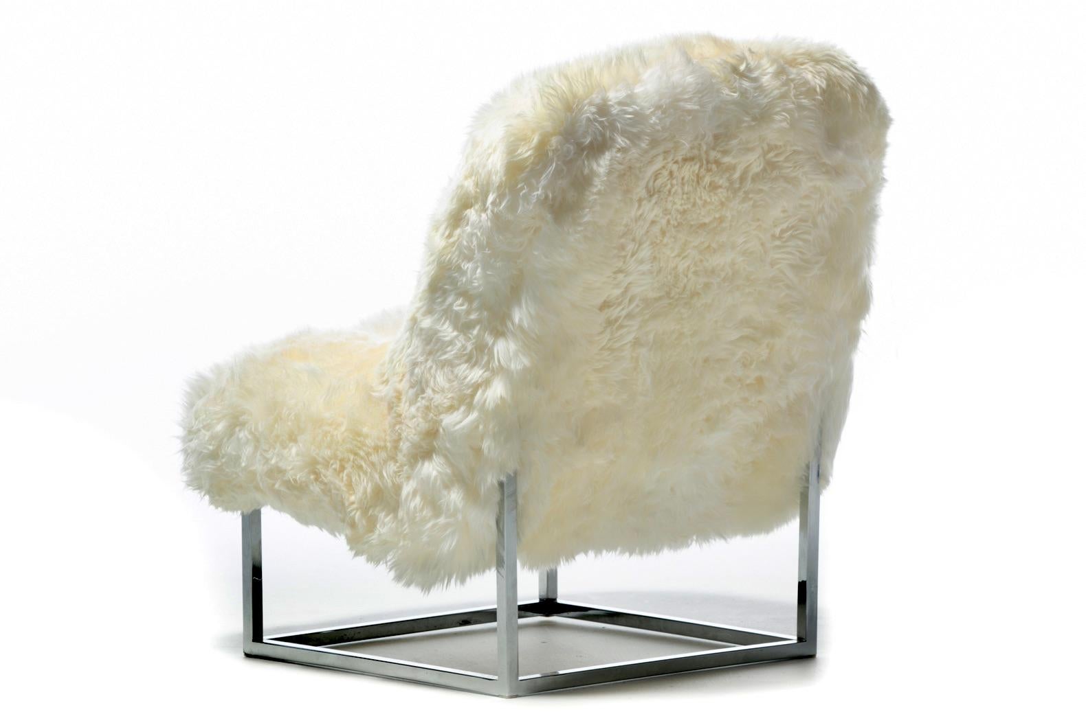 Paire de chaises pantoufles de style Milo Baughman en peau de mouton et chrome, vers 1970 en vente 8