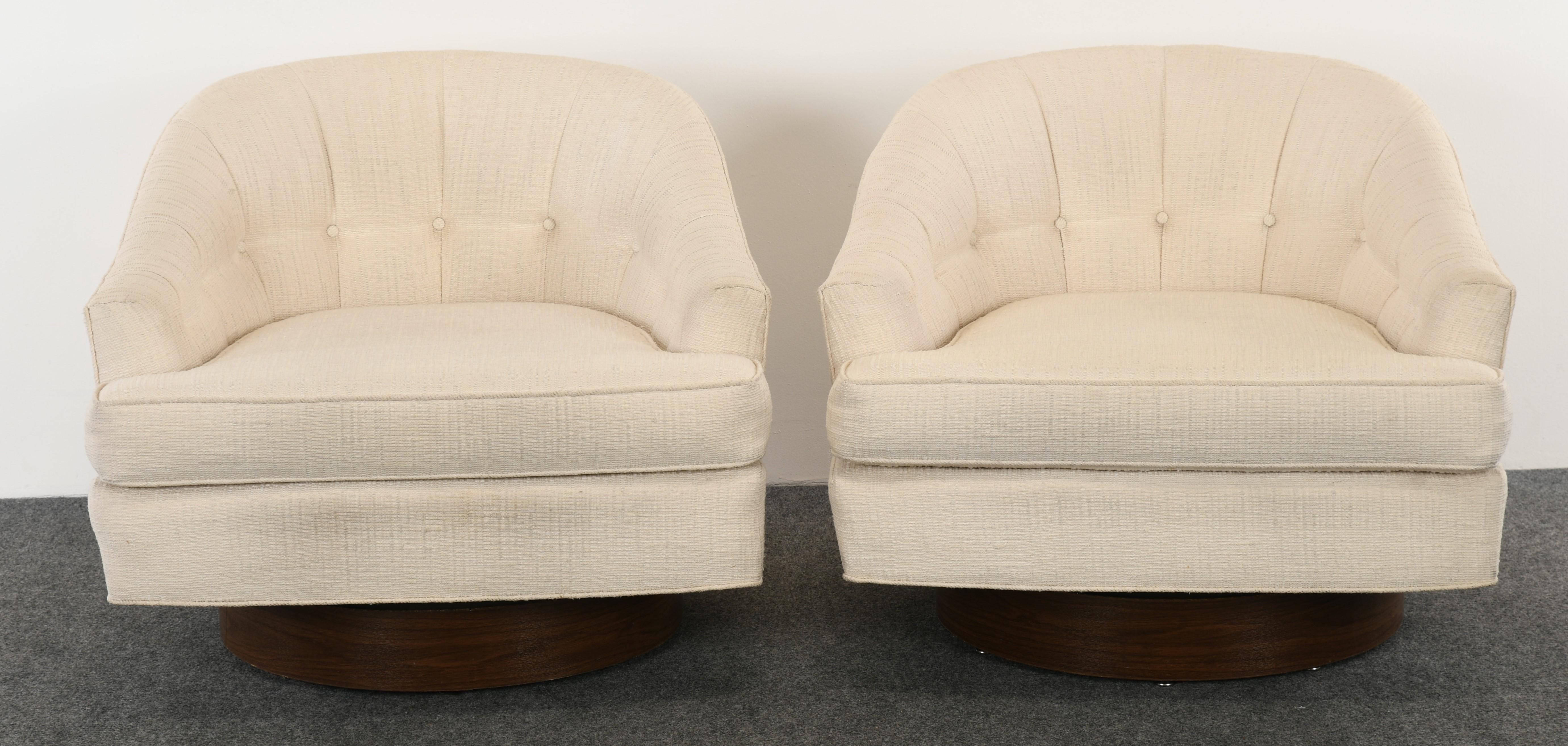 Mid-Century Modern Pair of Milo Baughman Style Swivel Chairs, 1970s