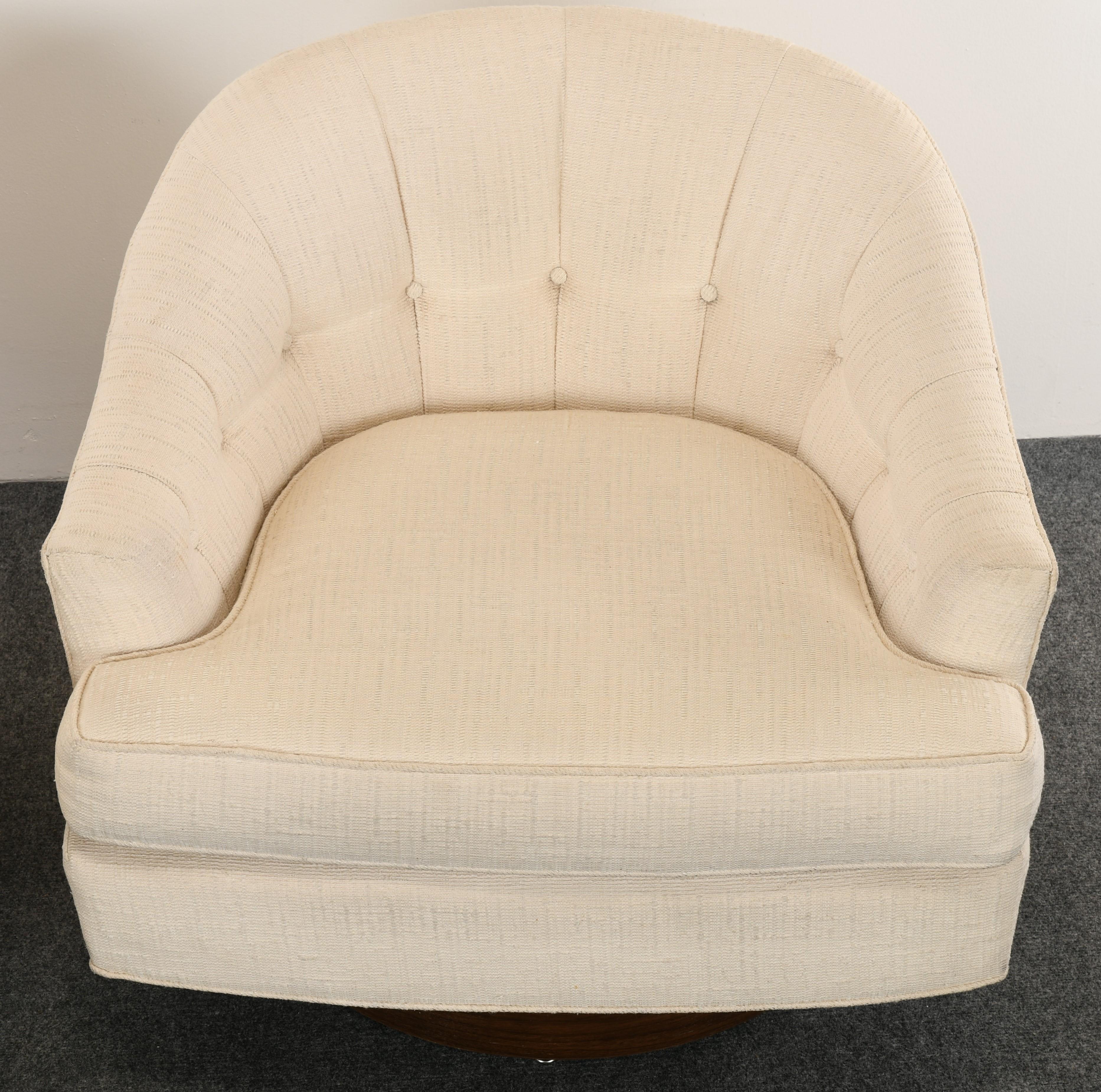 Pair of Milo Baughman Style Swivel Chairs, 1970s In Good Condition In Hamburg, PA