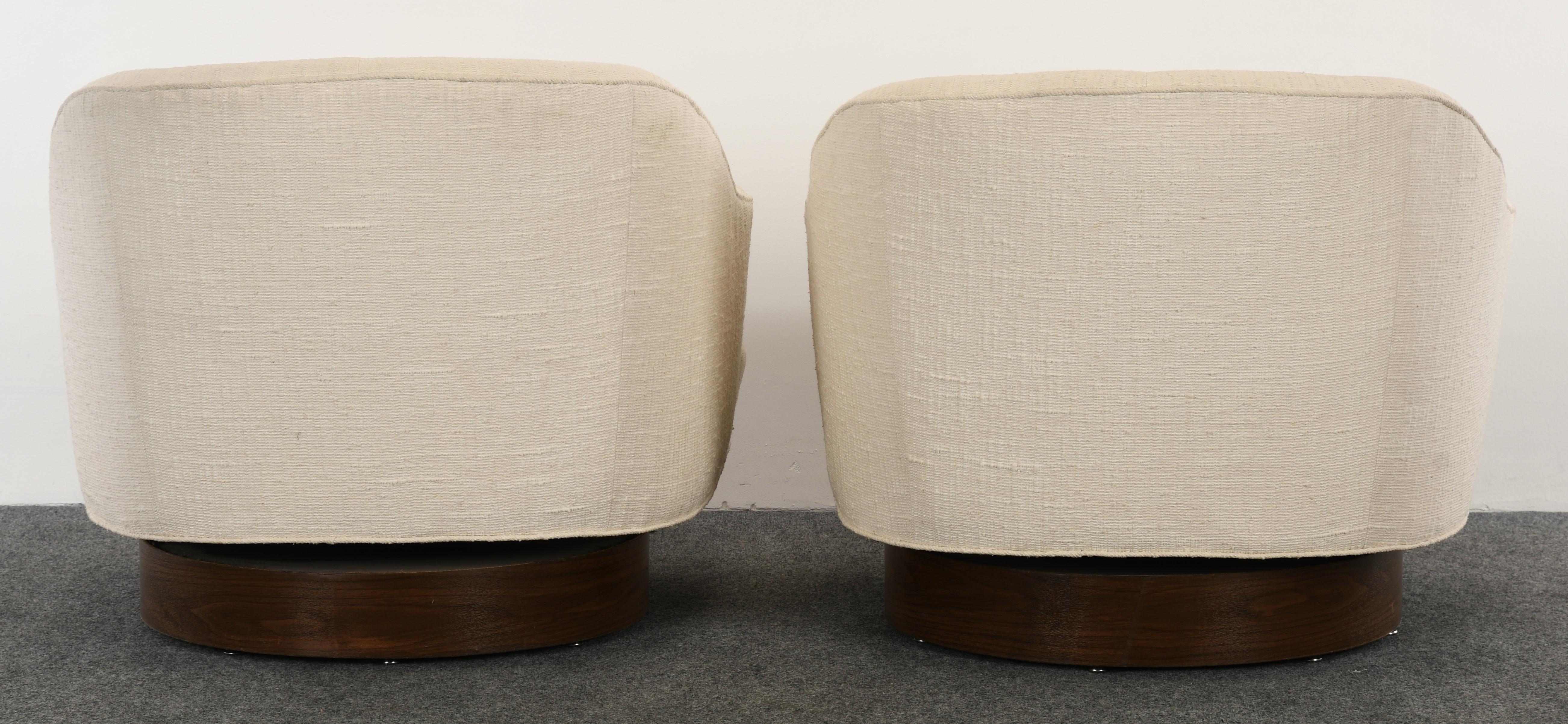 Pair of Milo Baughman Style Swivel Chairs, 1970s 1