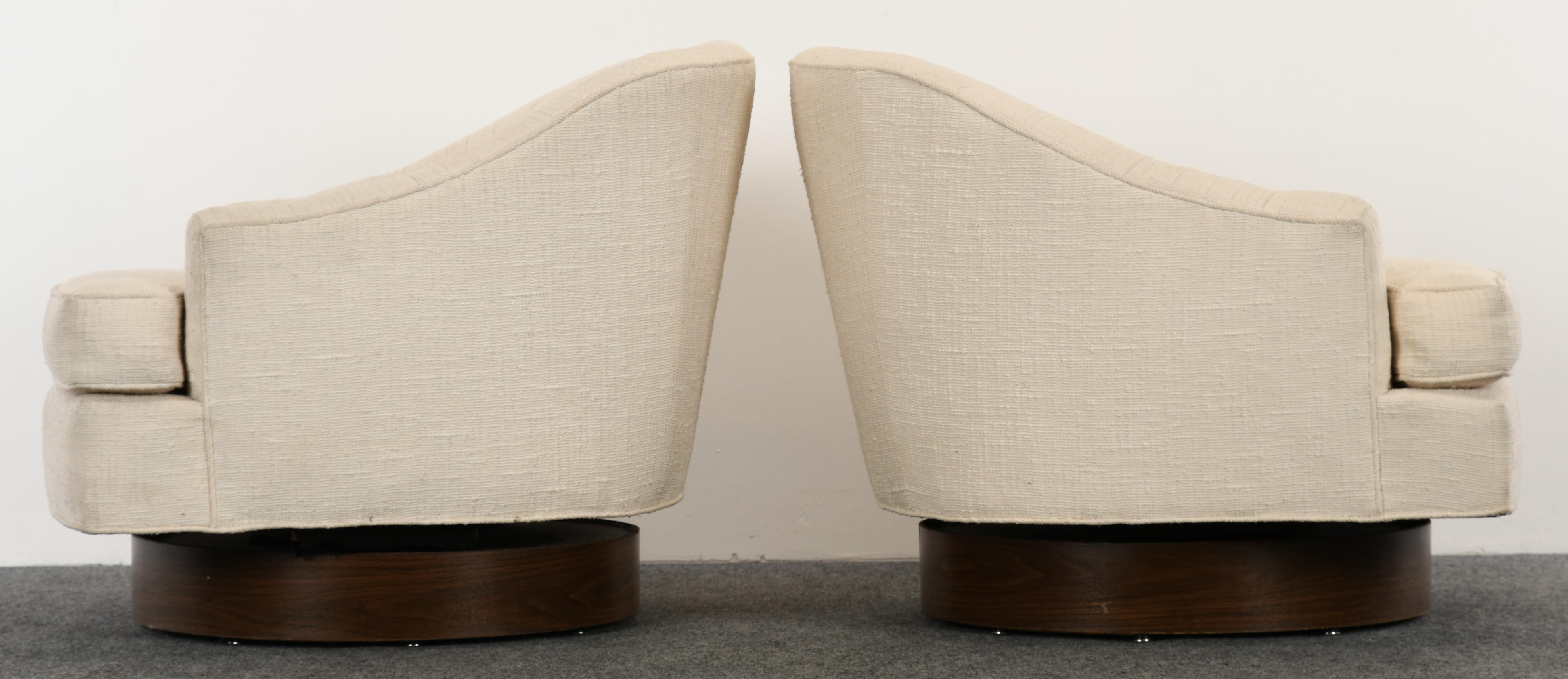 Pair of Milo Baughman Style Swivel Chairs, 1970s 2