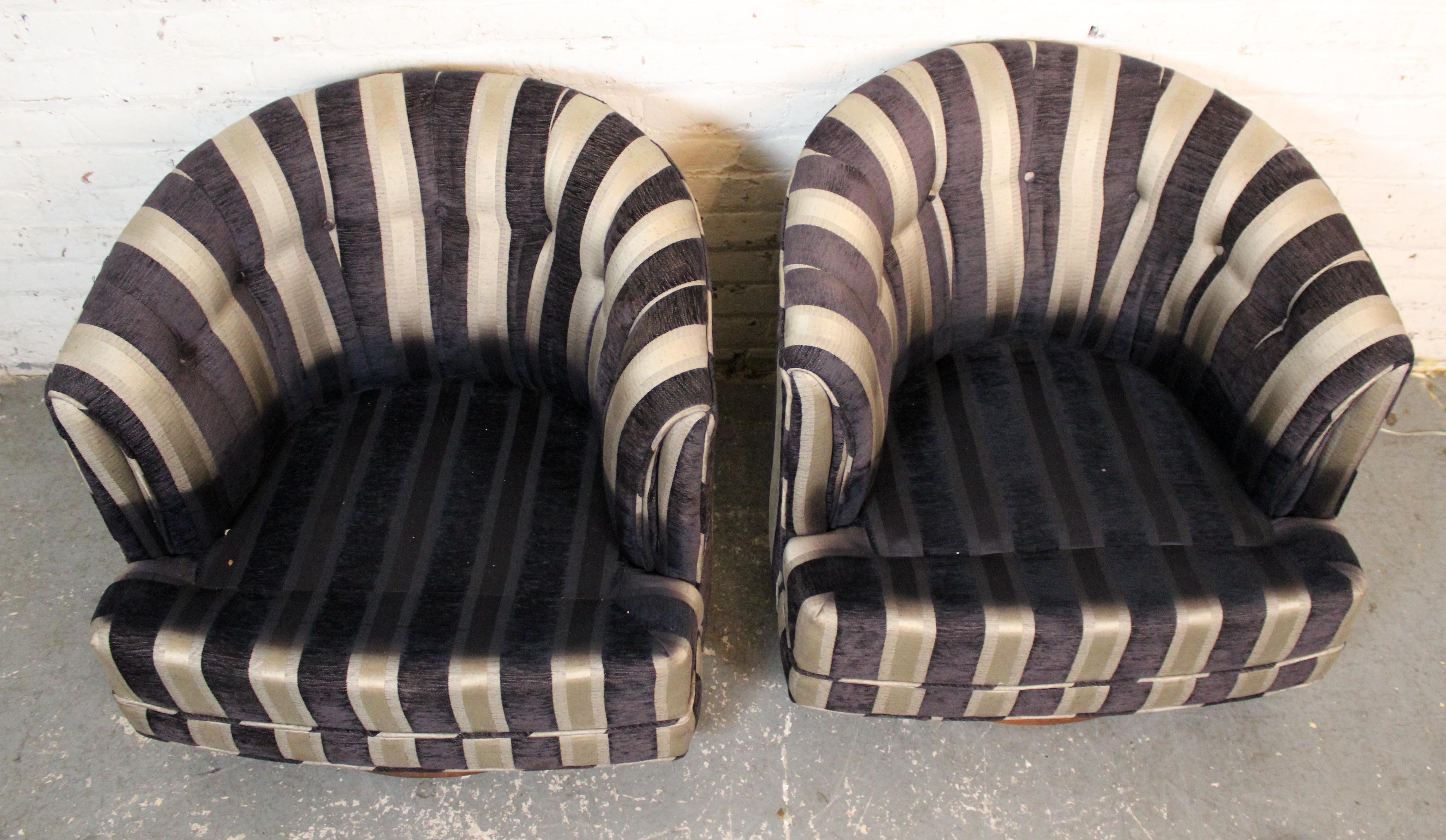 Paire de chaises à baignoire pivotantes de style Milo Baughman en vente 8