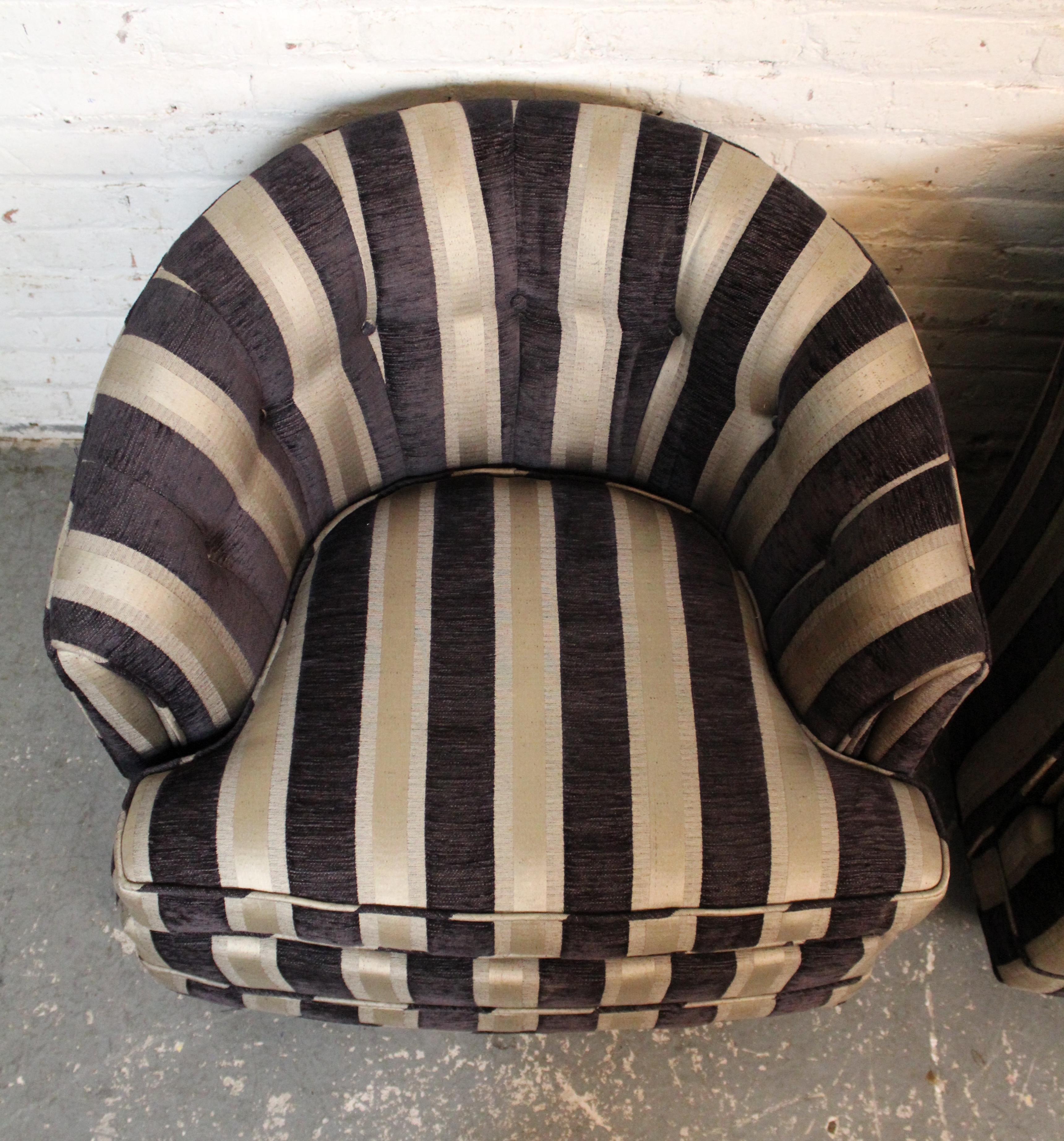 20ième siècle Paire de chaises à baignoire pivotantes de style Milo Baughman en vente