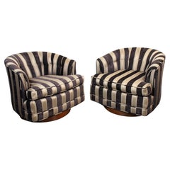 Paire de chaises à baignoire pivotantes de style Milo Baughman