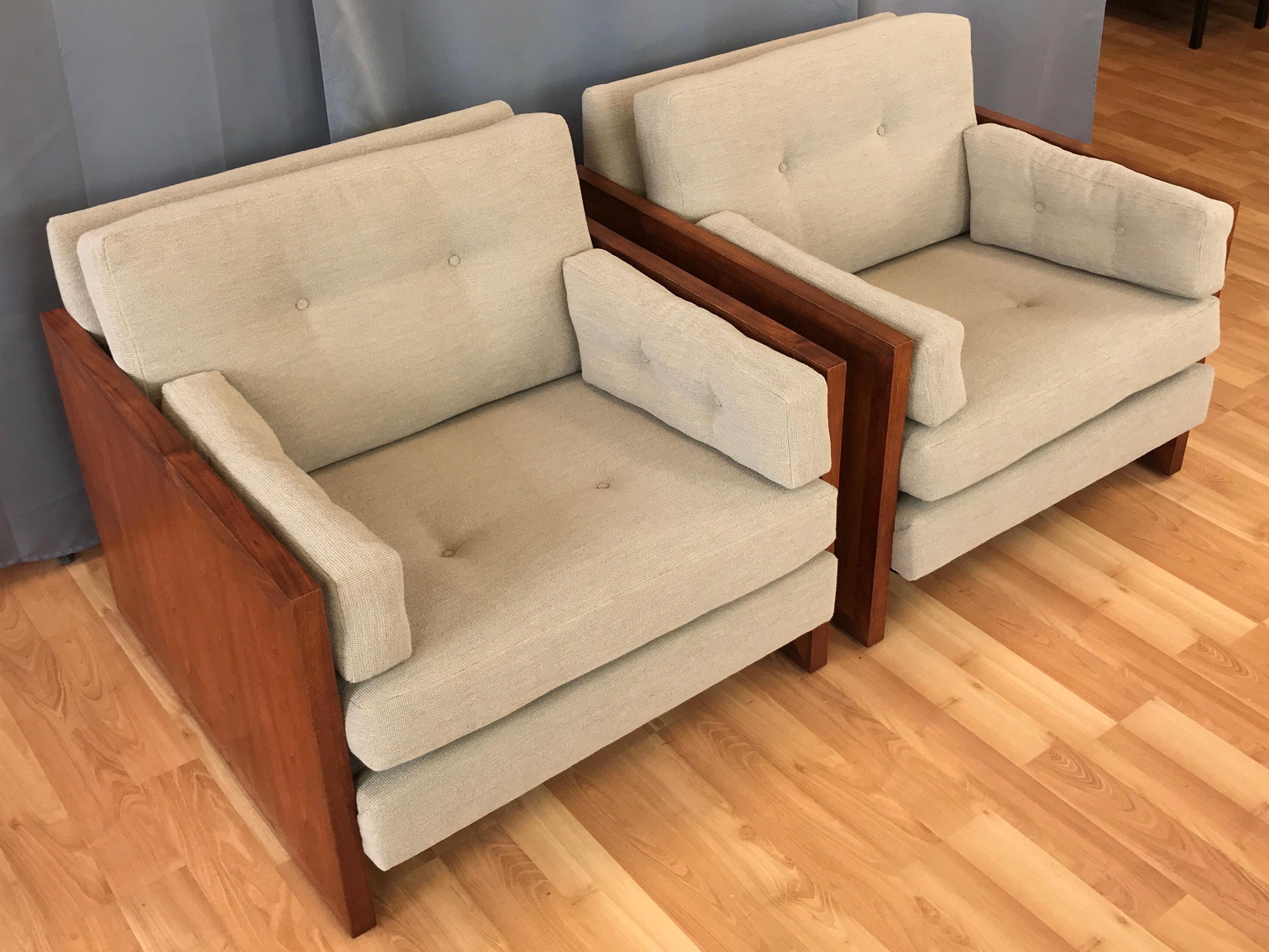 Pair of Milo Baughman-Style Walnut Cube Lounge Chairs 5