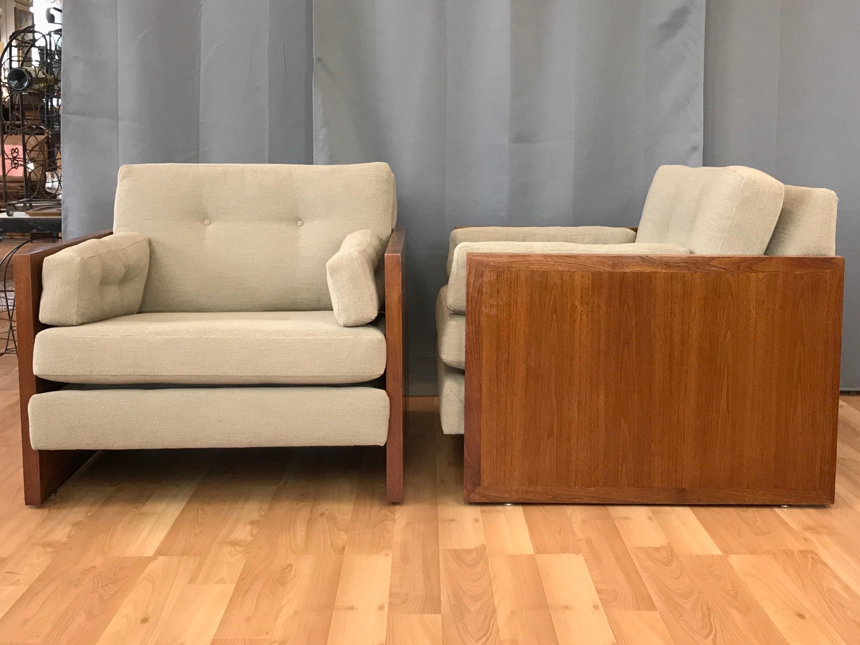 Pair of Milo Baughman-Style Walnut Cube Lounge Chairs In Good Condition In San Francisco, CA