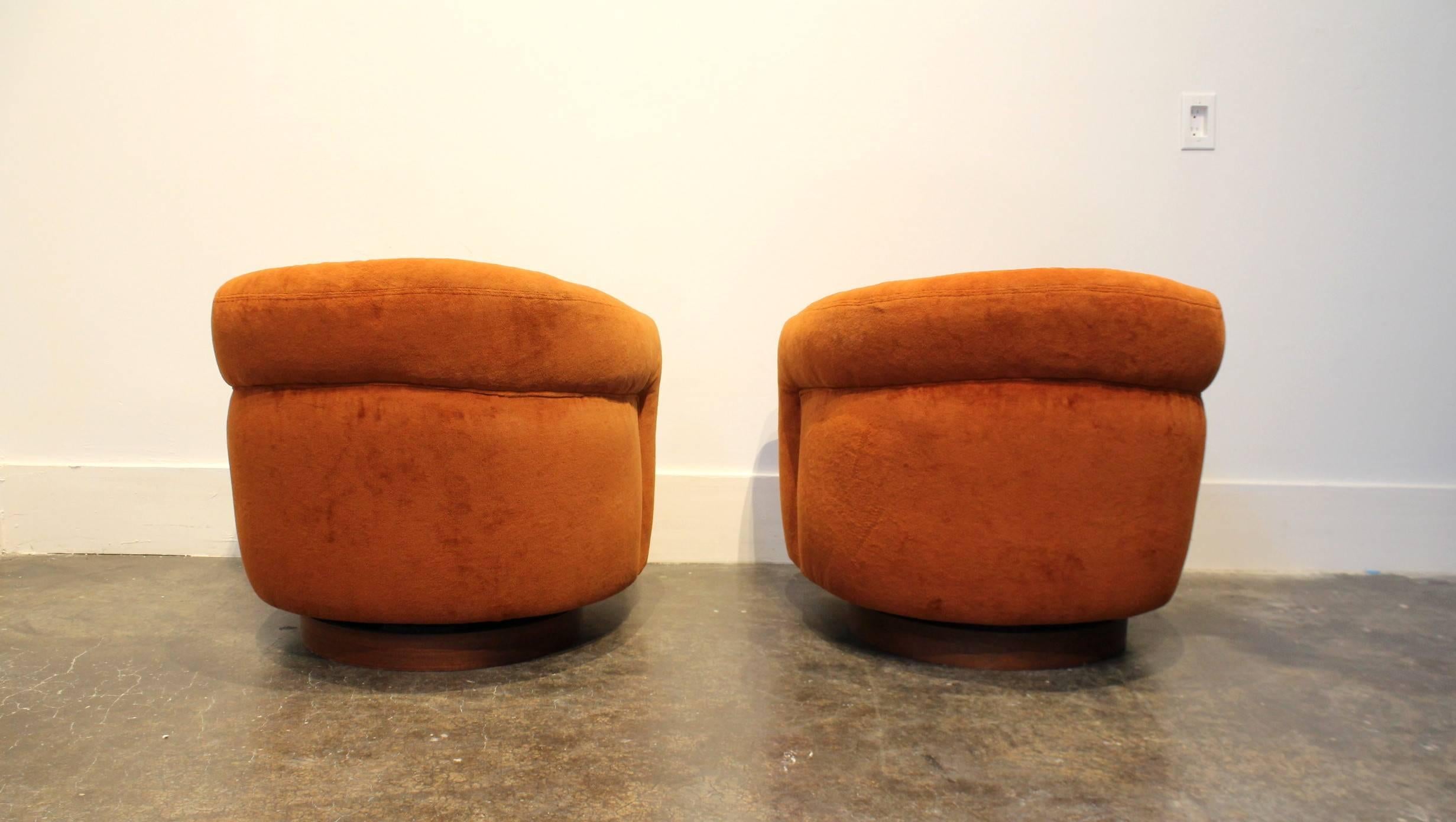 Pair of Milo Baughman Swivel and Tilt Tub Chairs In Good Condition For Sale In Dallas, TX