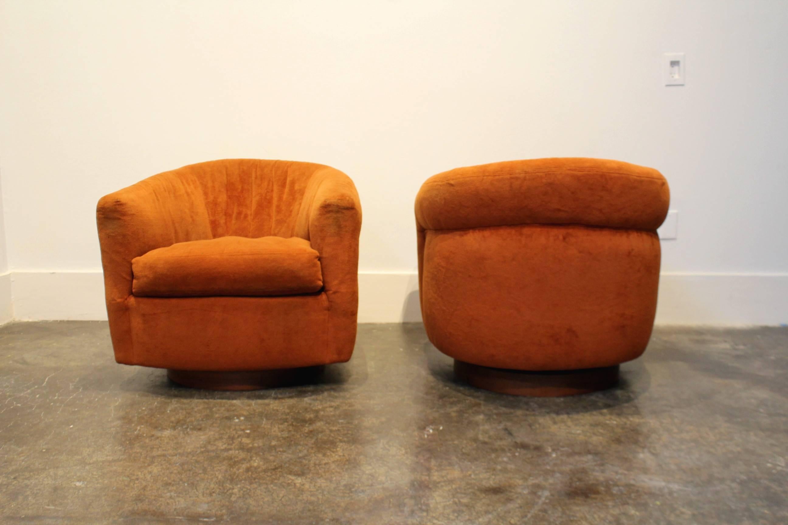 20th Century Pair of Milo Baughman Swivel and Tilt Tub Chairs For Sale