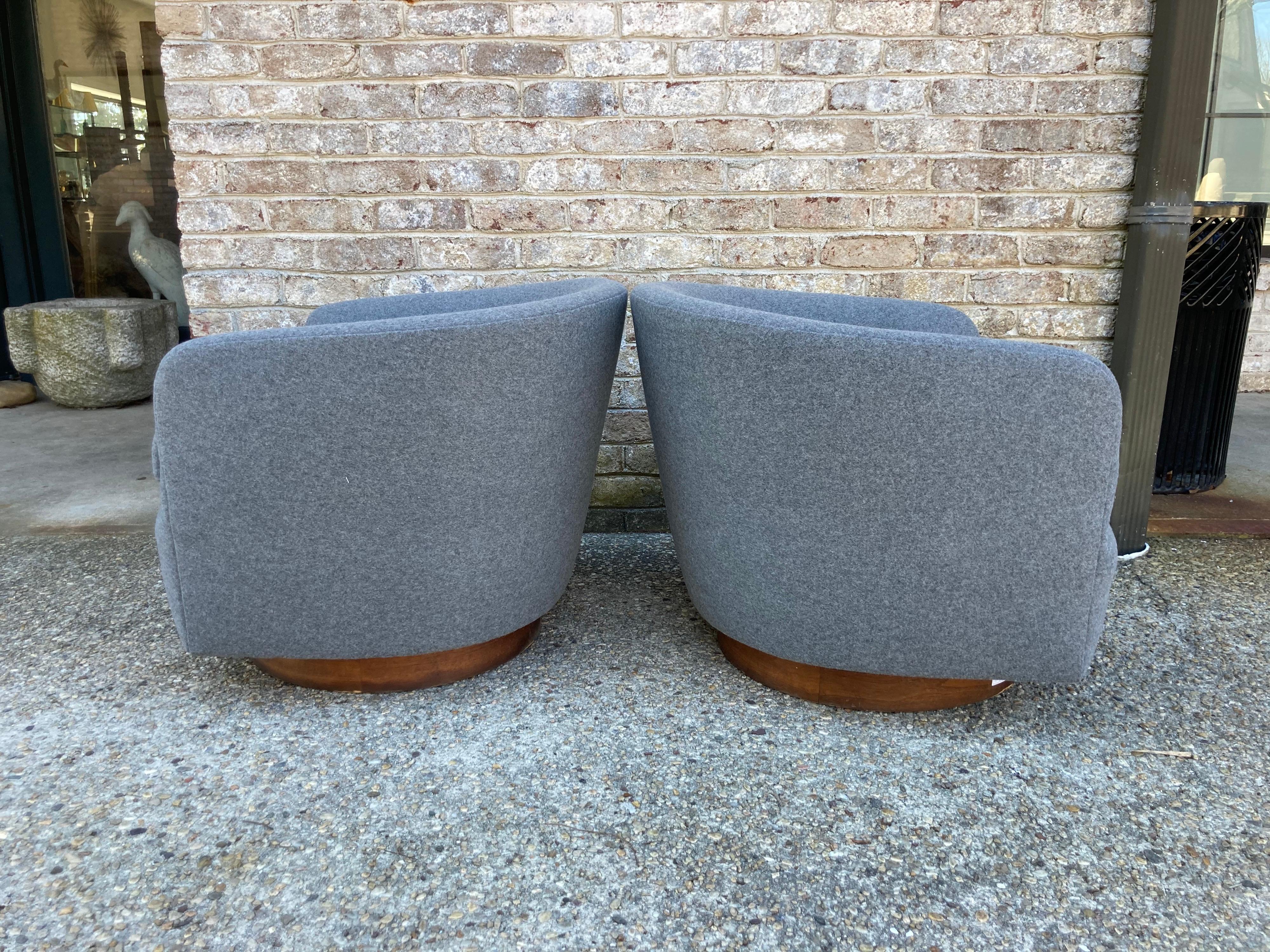 Pair of Milo Baughman Swivel Chairs In Good Condition In East Hampton, NY