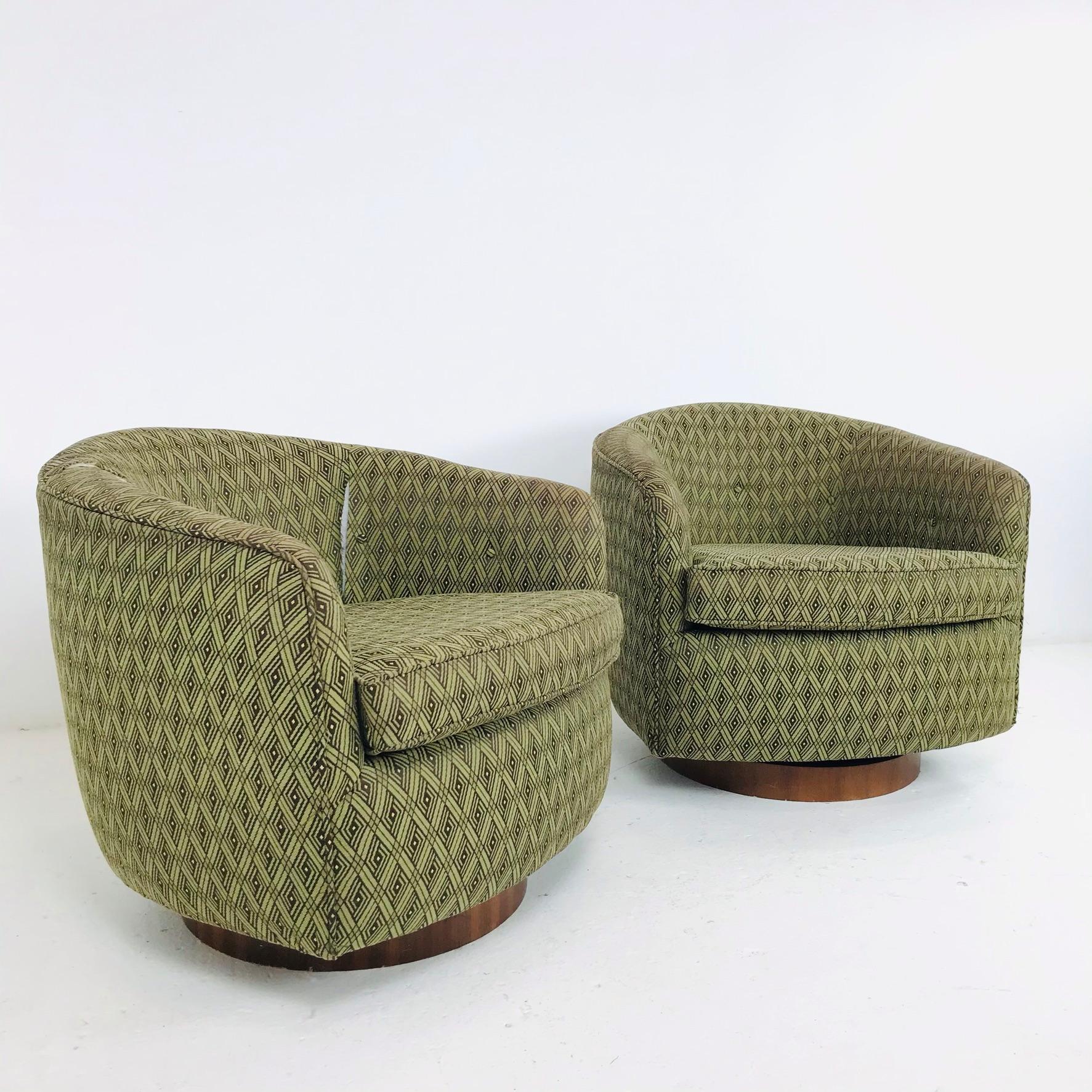 Pair of Milo Baughman Swivel Chairs In Good Condition In Dallas, TX