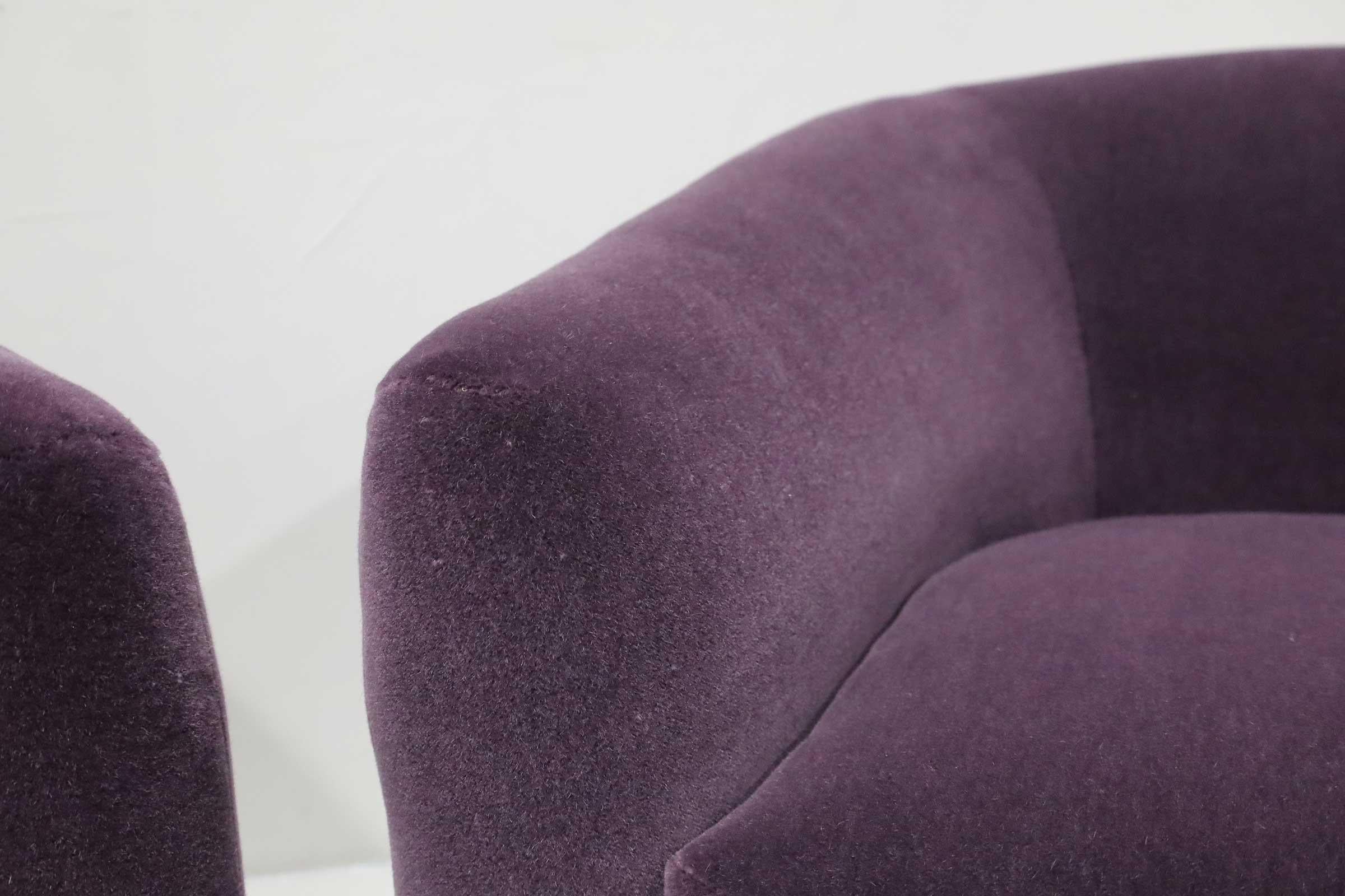 Pair of Milo Baughman Swivel Chairs in Maharam Mohair 1
