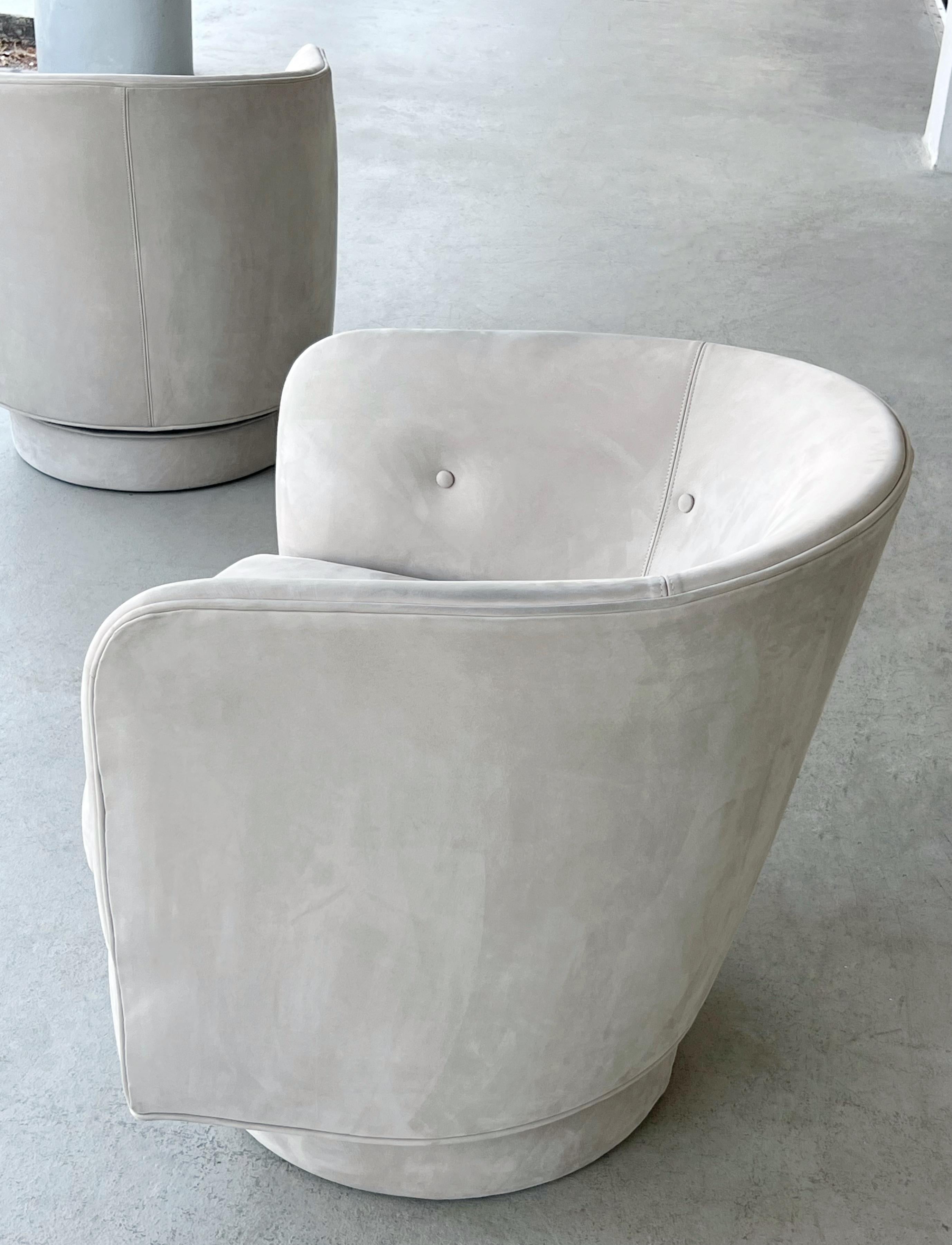 Pair of Milo Baughman  Swivel Chairs Thayer Coggin  Nubuck Leather In Good Condition For Sale In Miami, FL