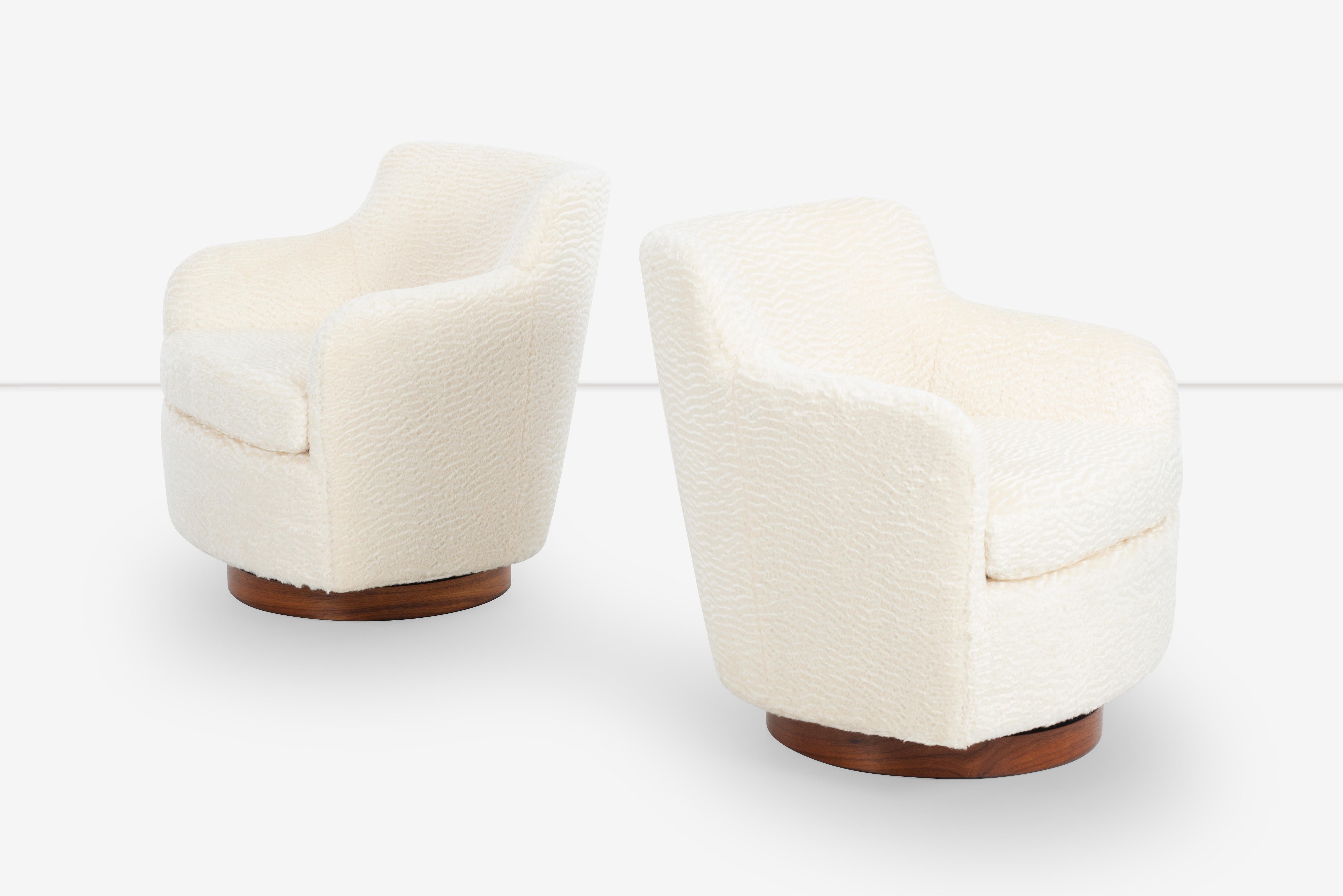 American Pair of Milo Baughman Swivel Lounge Chairs