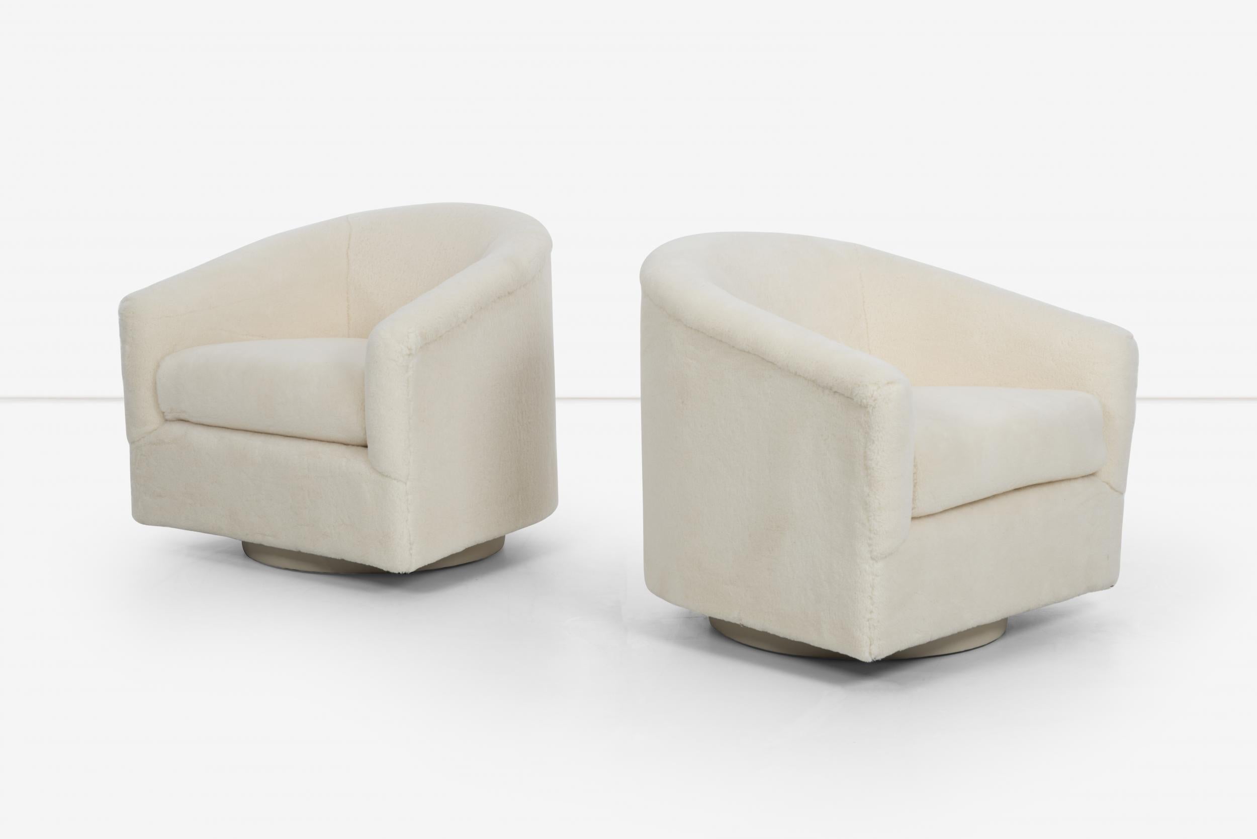 American Pair of Milo Baughman Swivel Lounge Chairs