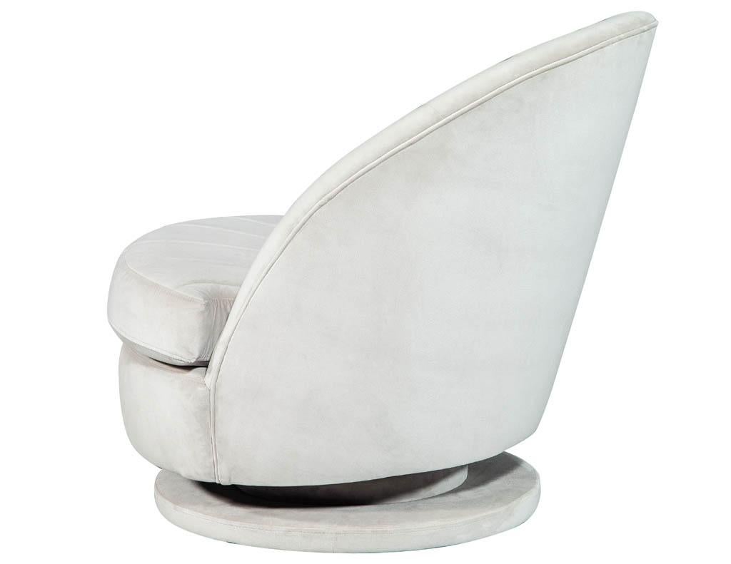Mid-Century Modern Pair of Milo Baughman Swivel Parlor Chairs