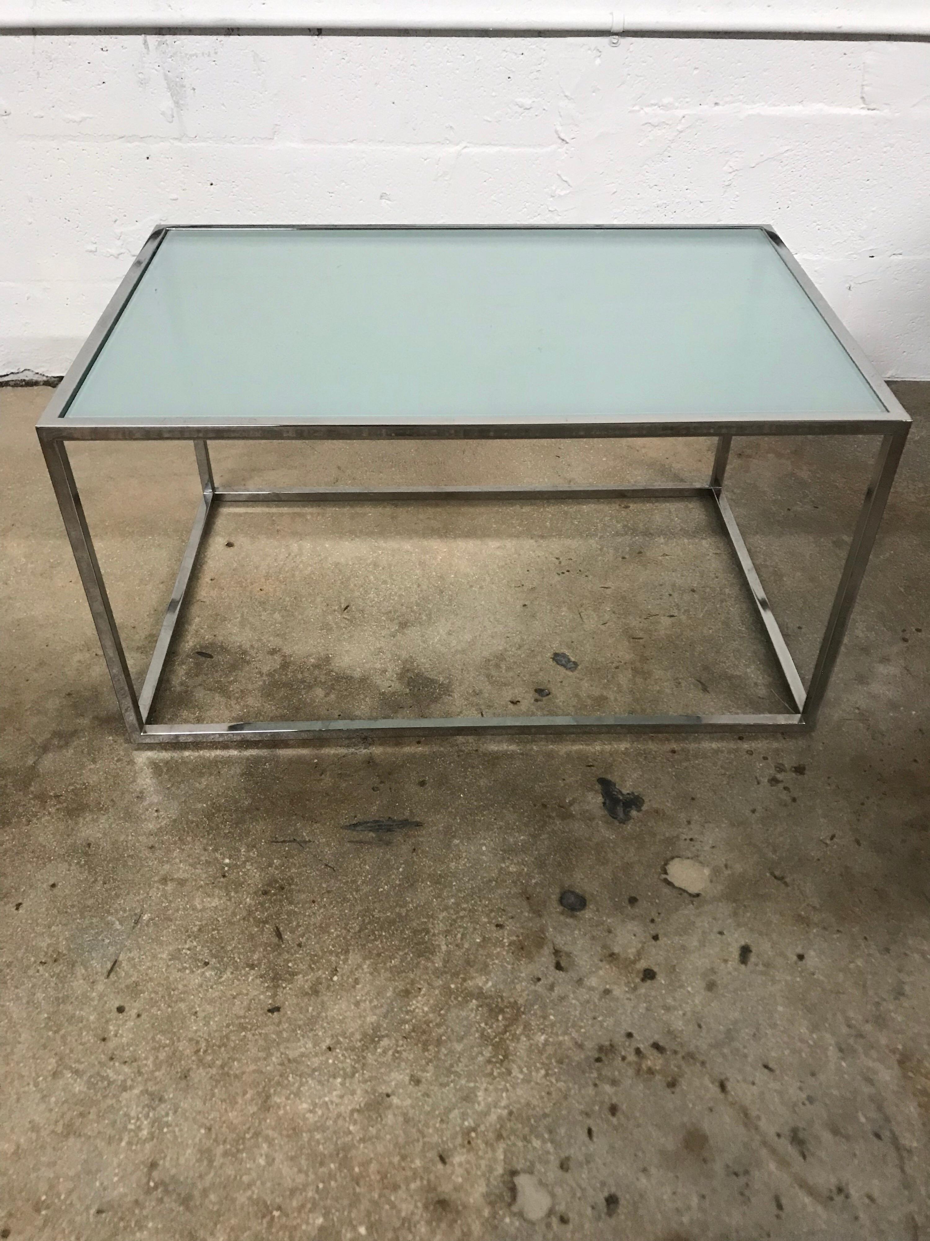 Pair Chrome and Frosted Glass Tables in the Style of Milo Baughman, circa 1970s. In Good Condition For Sale In Miami, FL