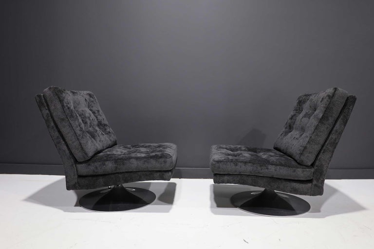 Mid-Century Modern Pair of Milo Baughman Tilt/Swivel Chairs in Holly Hunt Outdoor Upholstery