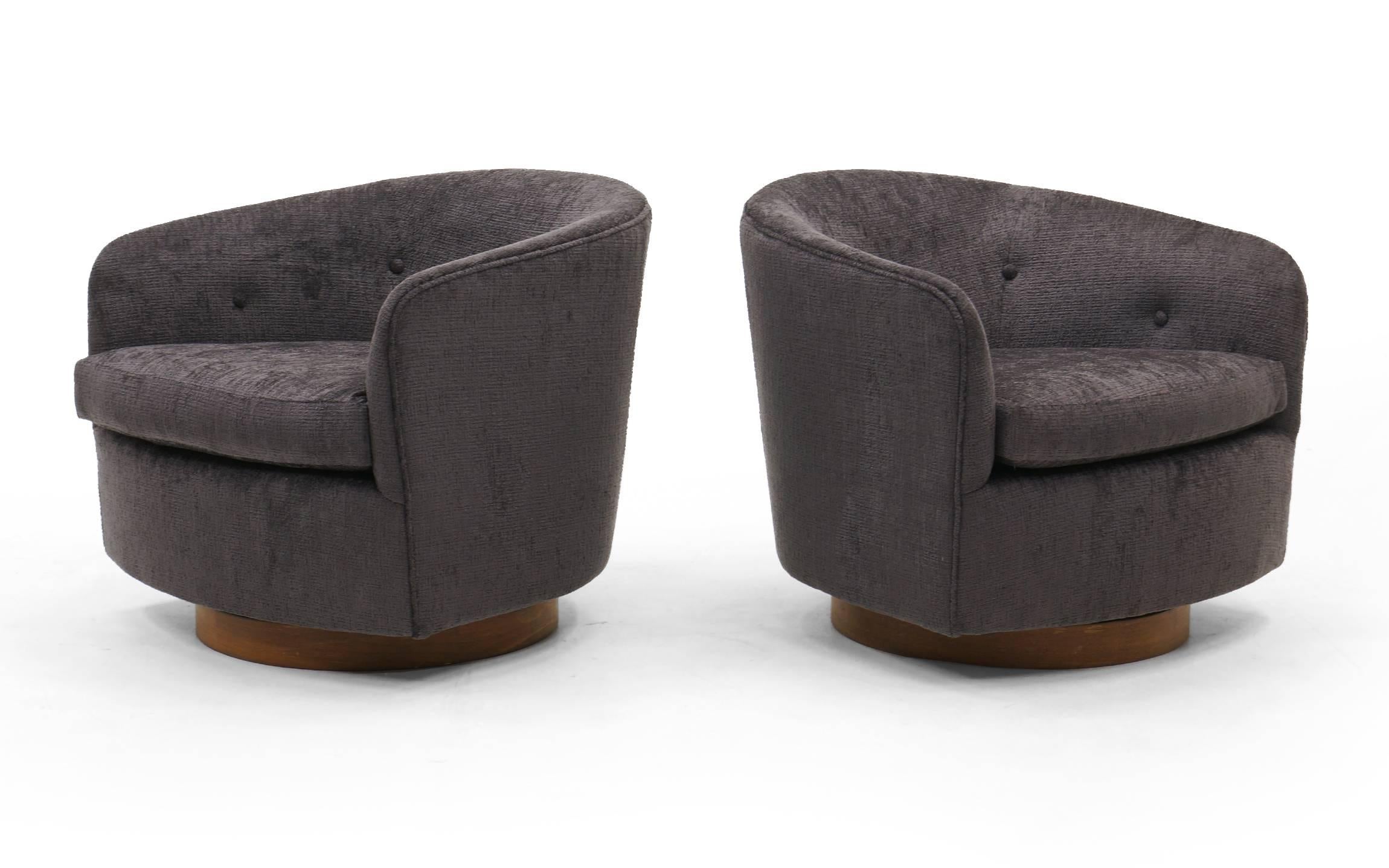 Mid-Century Modern Pair of Milo Baughman Tilt Swivel Club Chairs, Charcoal Robert Allen Chenille