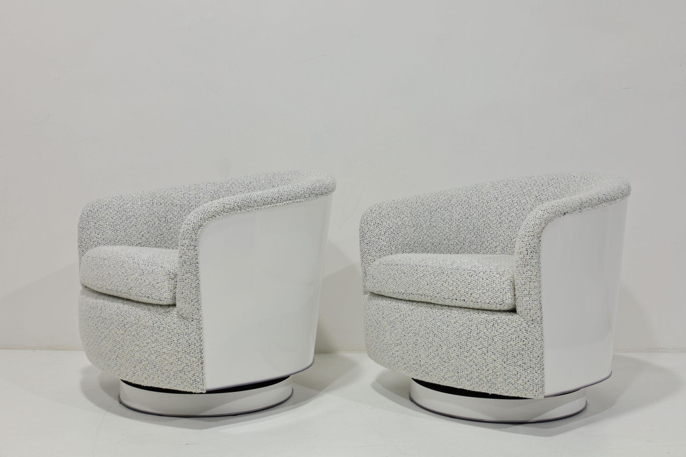Pair of Milo Baughman Tilt/Swivel Lounge Chairs Kelly Wearstler Boucle' In Good Condition For Sale In Dallas, TX