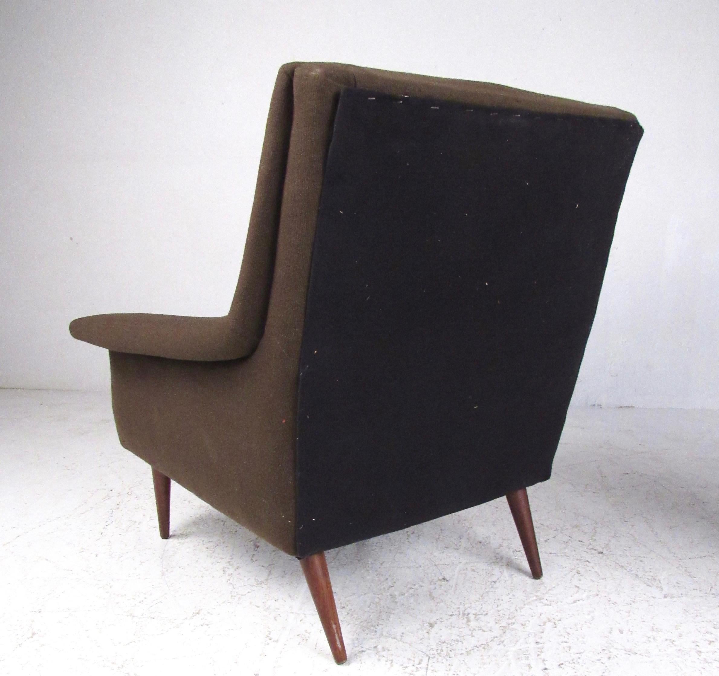 Pair of Milo Baughman Upholstered Lounge Chairs In Good Condition For Sale In Brooklyn, NY