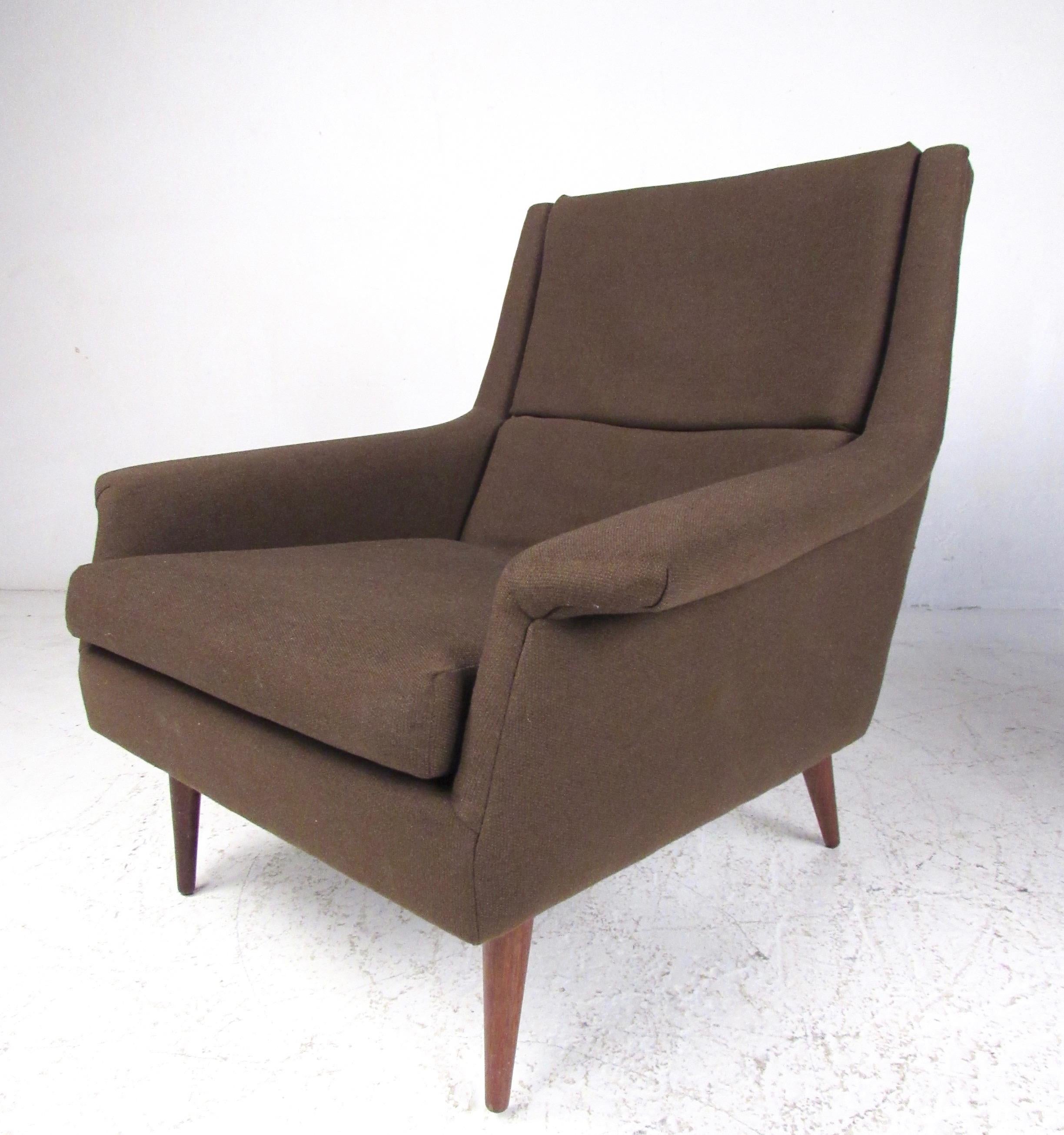 Upholstery Pair of Milo Baughman Upholstered Lounge Chairs For Sale