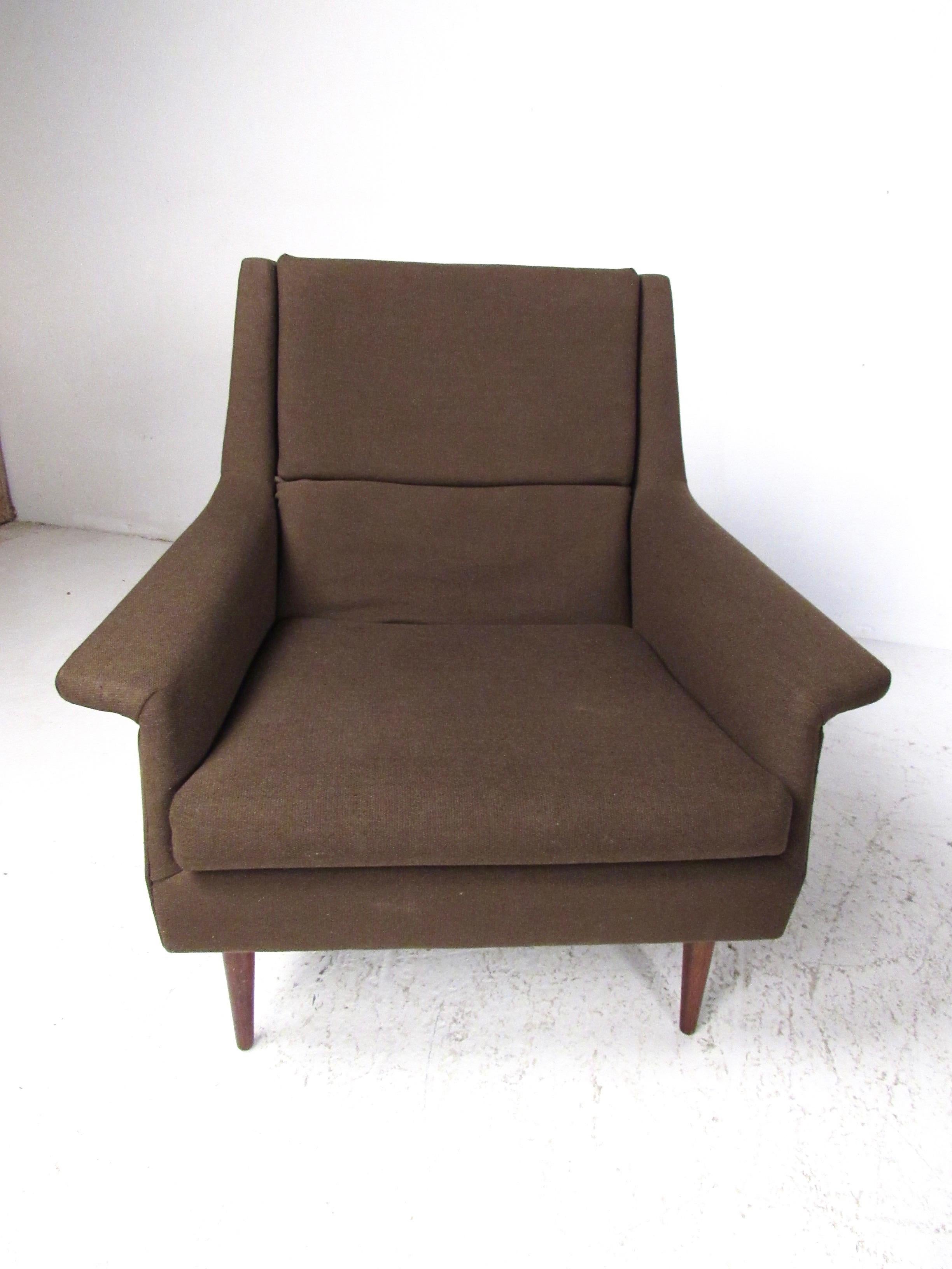 Pair of Milo Baughman Upholstered Lounge Chairs For Sale 1