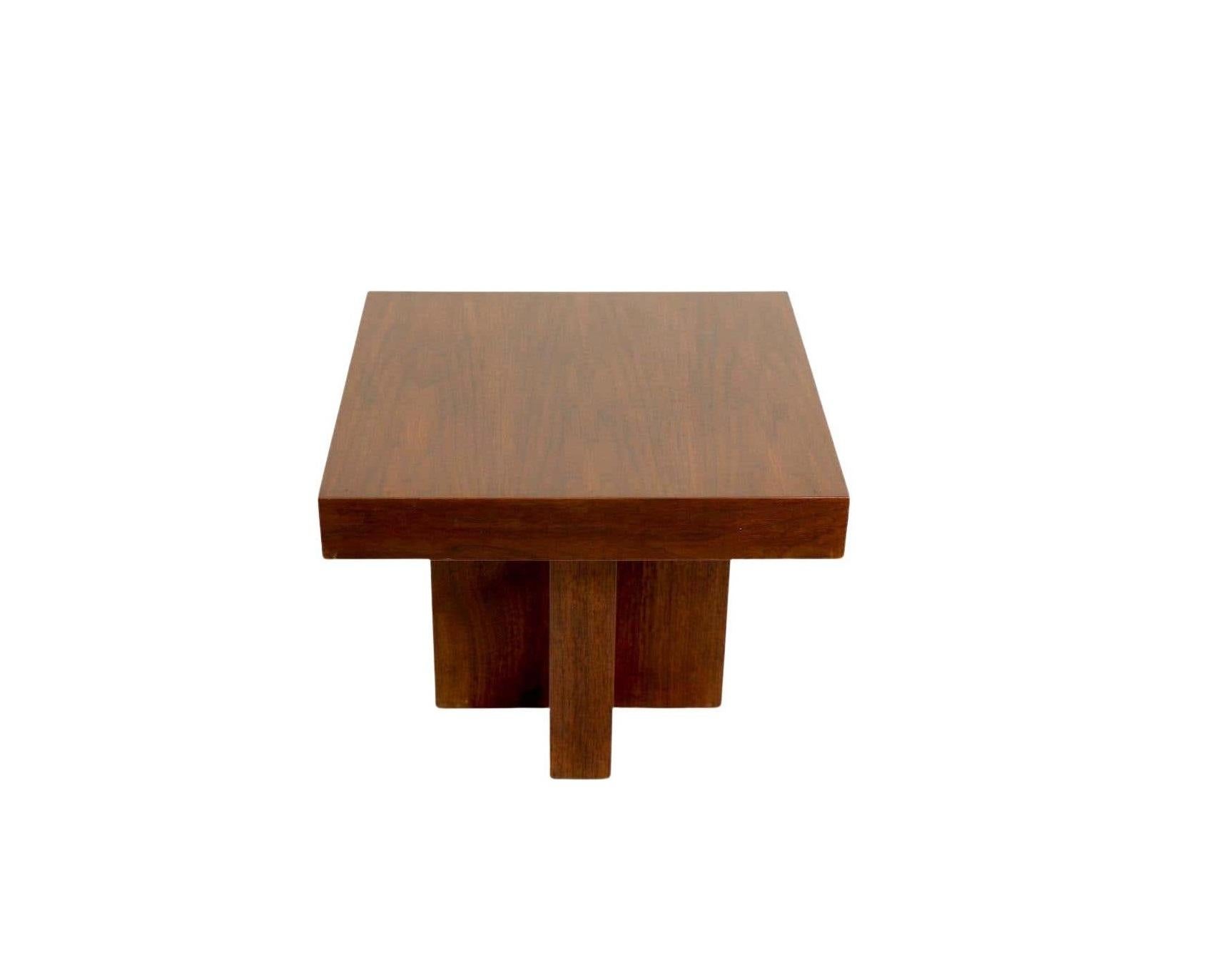 Pair of Milo Baughman Walnut ‘Cruciform’ End Tables In Good Condition In Dallas, TX