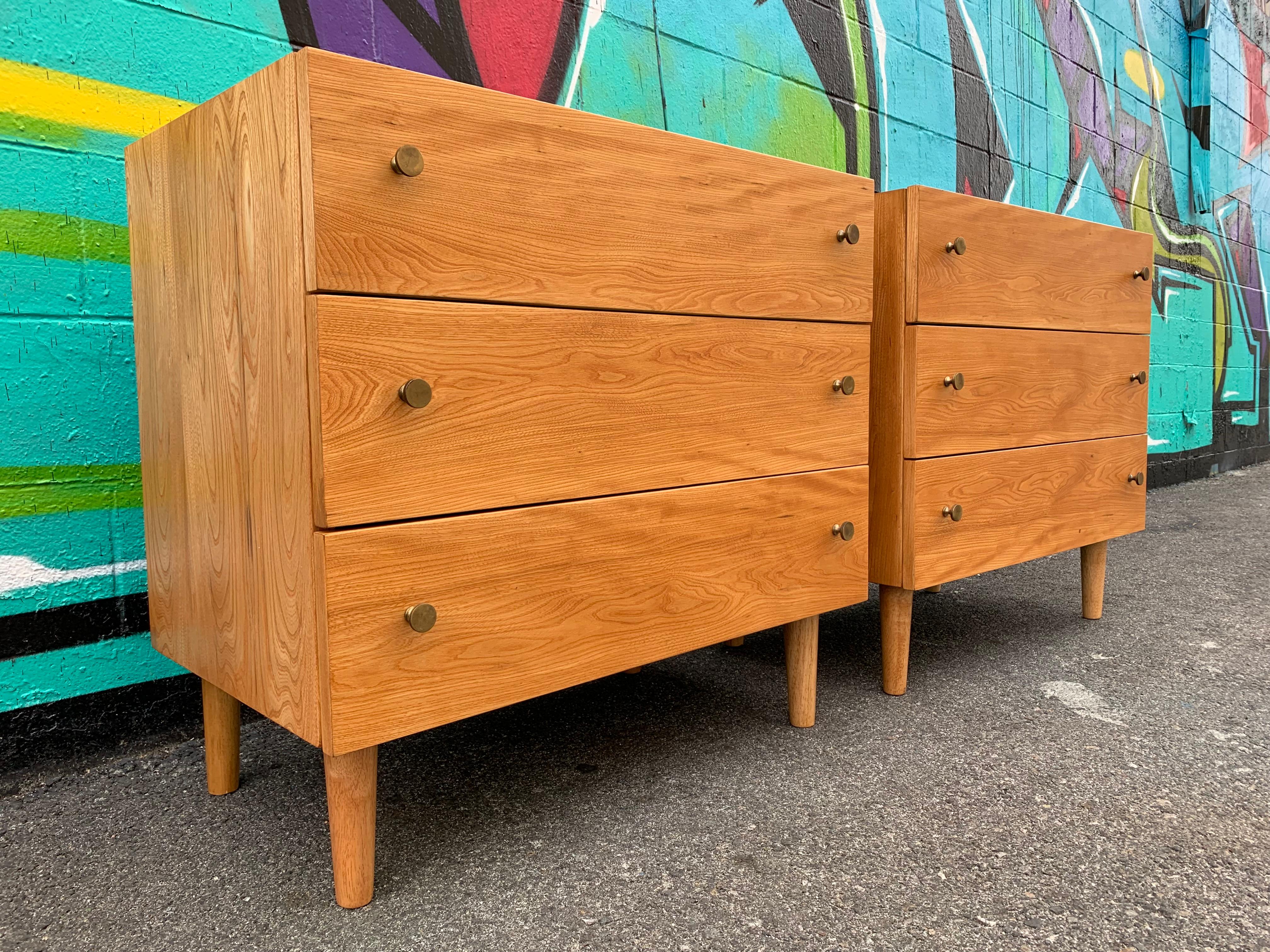 A pair of sleek midcentury chest of drawers by Milo Baughman for Thayer Coggin solid oakwood and brass hardware on three drawers. Excellent craftsmanship with original label.