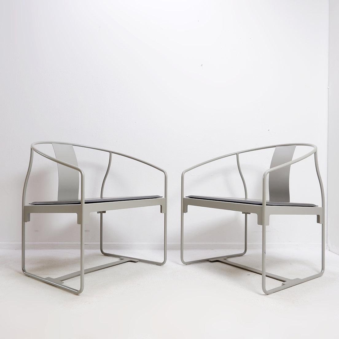 Contemporaneo moderno Minimalista
Misure: 71x56cl H. 75 SH. 42cm 
Materiali : Steele - Pelle
MINGX di Konstantin Grcic per Driade La collezione Mingx disegnata da Konstantin Grcic per Driade è una vasta famiglia di elementi: sedute, sgabelli e