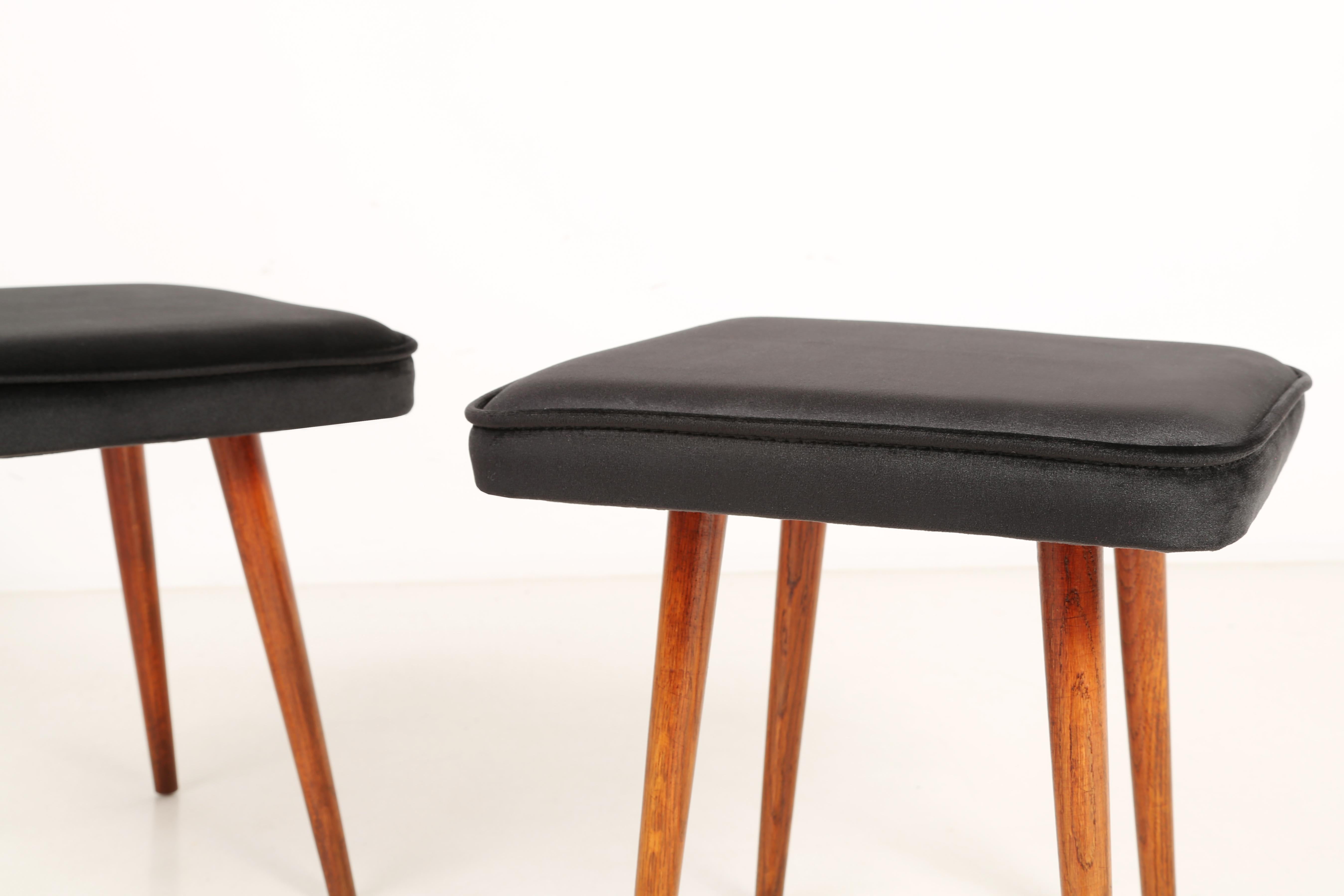 Pair of Mini Black Velvet Stools, Europe, 1960s In Excellent Condition For Sale In 05-080 Hornowek, PL