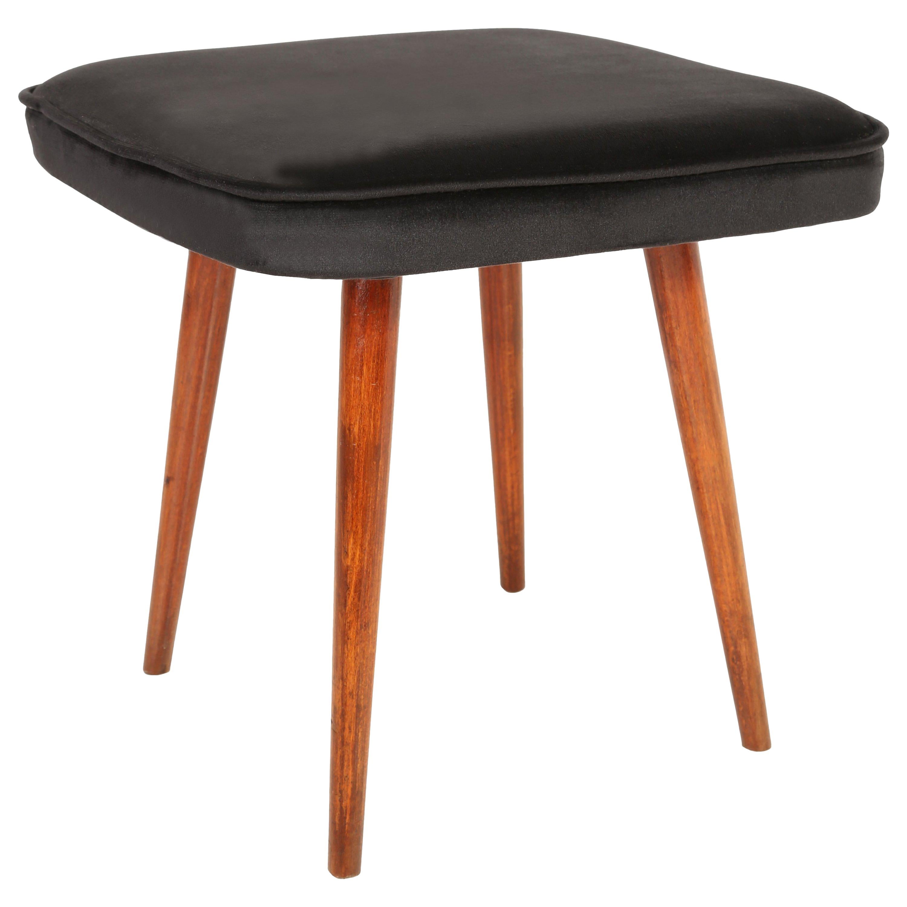 Velours Paire de mini tabourets en velours noir, Europe, années 1960 en vente