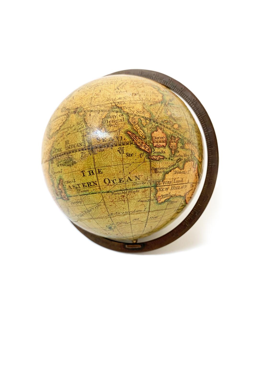 Pair of Miniature Globes Lane’s on Tripod Bases, London post 1833, ante 1858 In Good Condition For Sale In Milano, IT