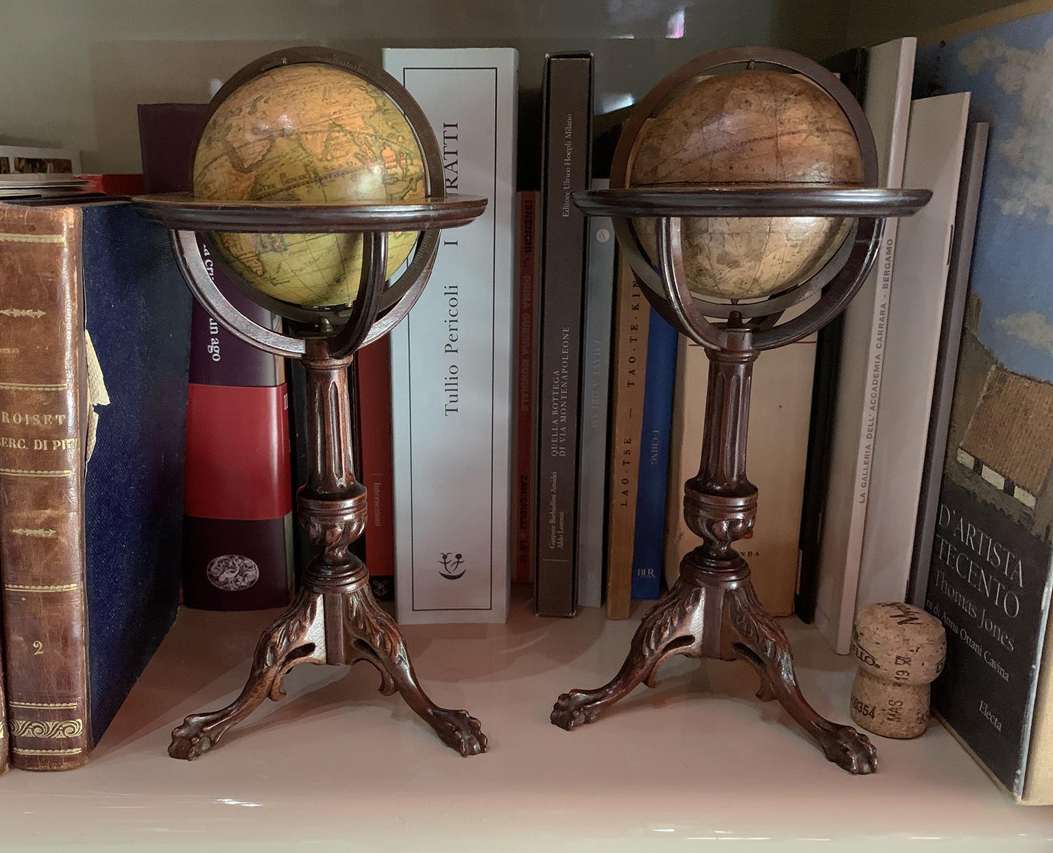 Paire de globes miniatures Lane's sur trépieds, Londres post 1833, ante 1858 en vente 12