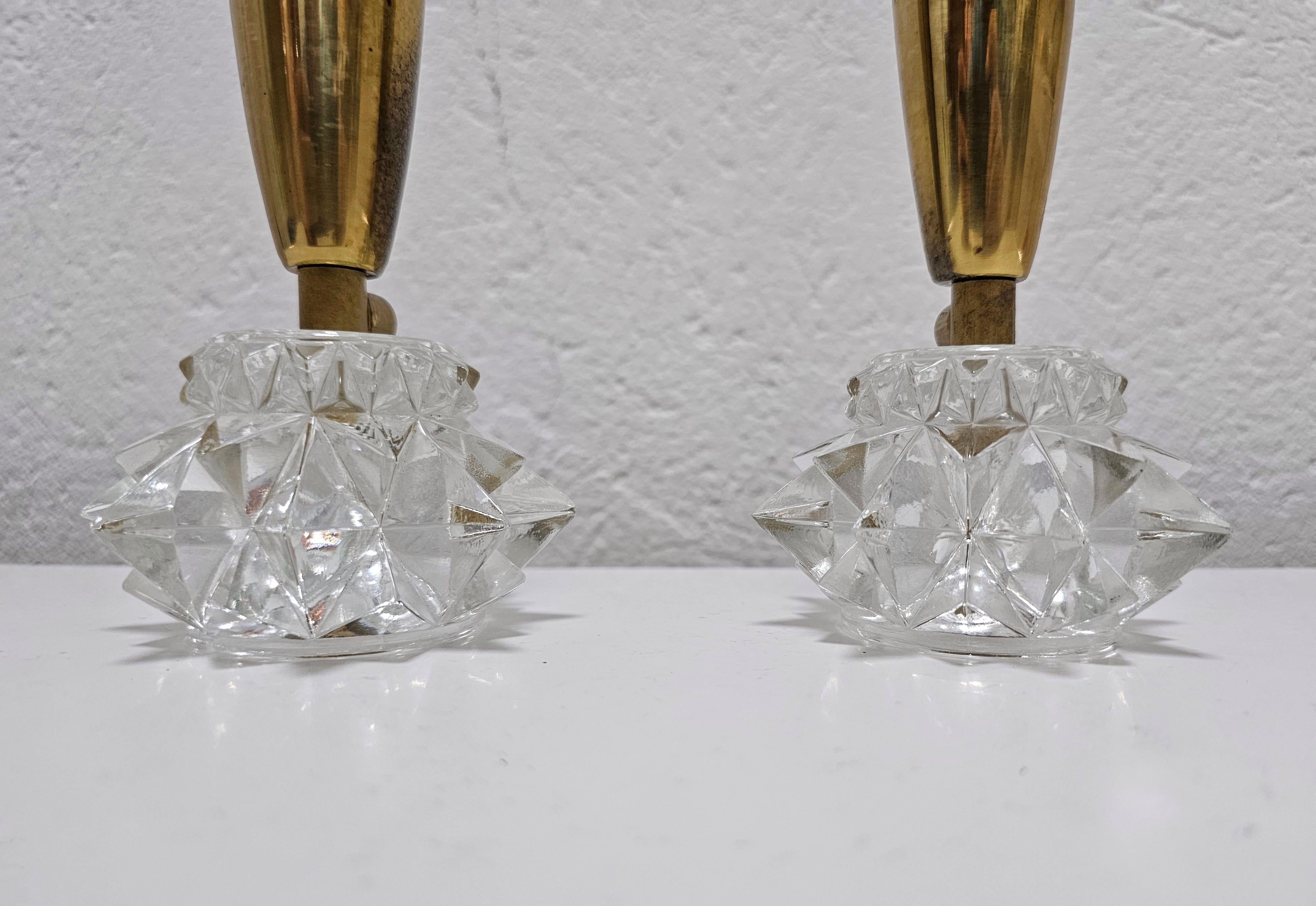 Laiton Paire de lampes de table miniatures en laiton du milieu du siècle avec base en verre, Autriche, années 1960 en vente
