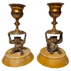 Paire de chandeliers miniatures en forme de singe du 19e siècle
