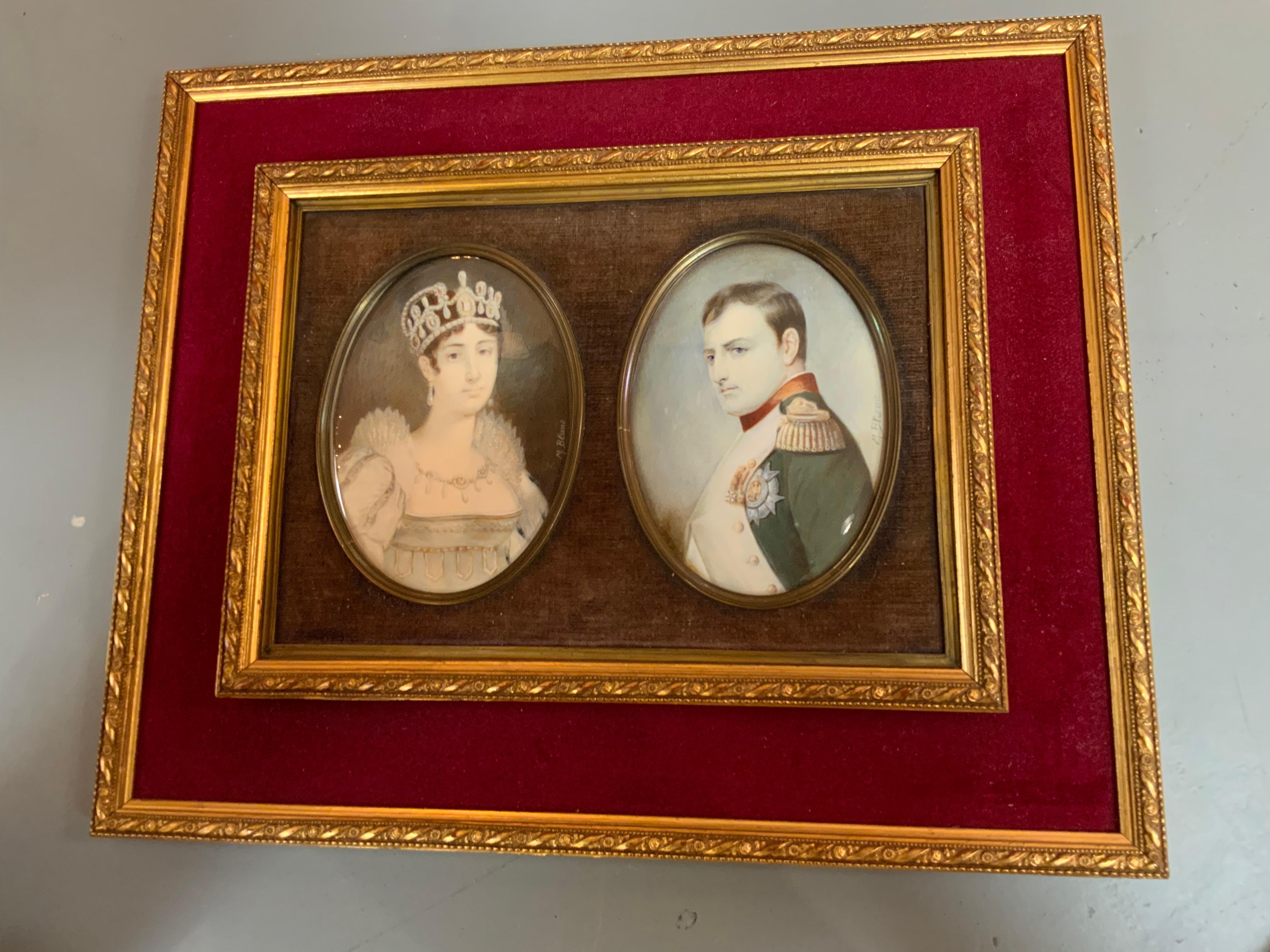 Dieses Kunstwerk ist selten, weil es zwei Porträts darstellt 
Von Kaiser Napoleon und Königin Josephine in einem 
Doppelt gerahmte Präsentation. Jedes Porträt signiert auf der
Seite M Blume.  Diese sind fein gemalt von einem bekannten
Künstler des
