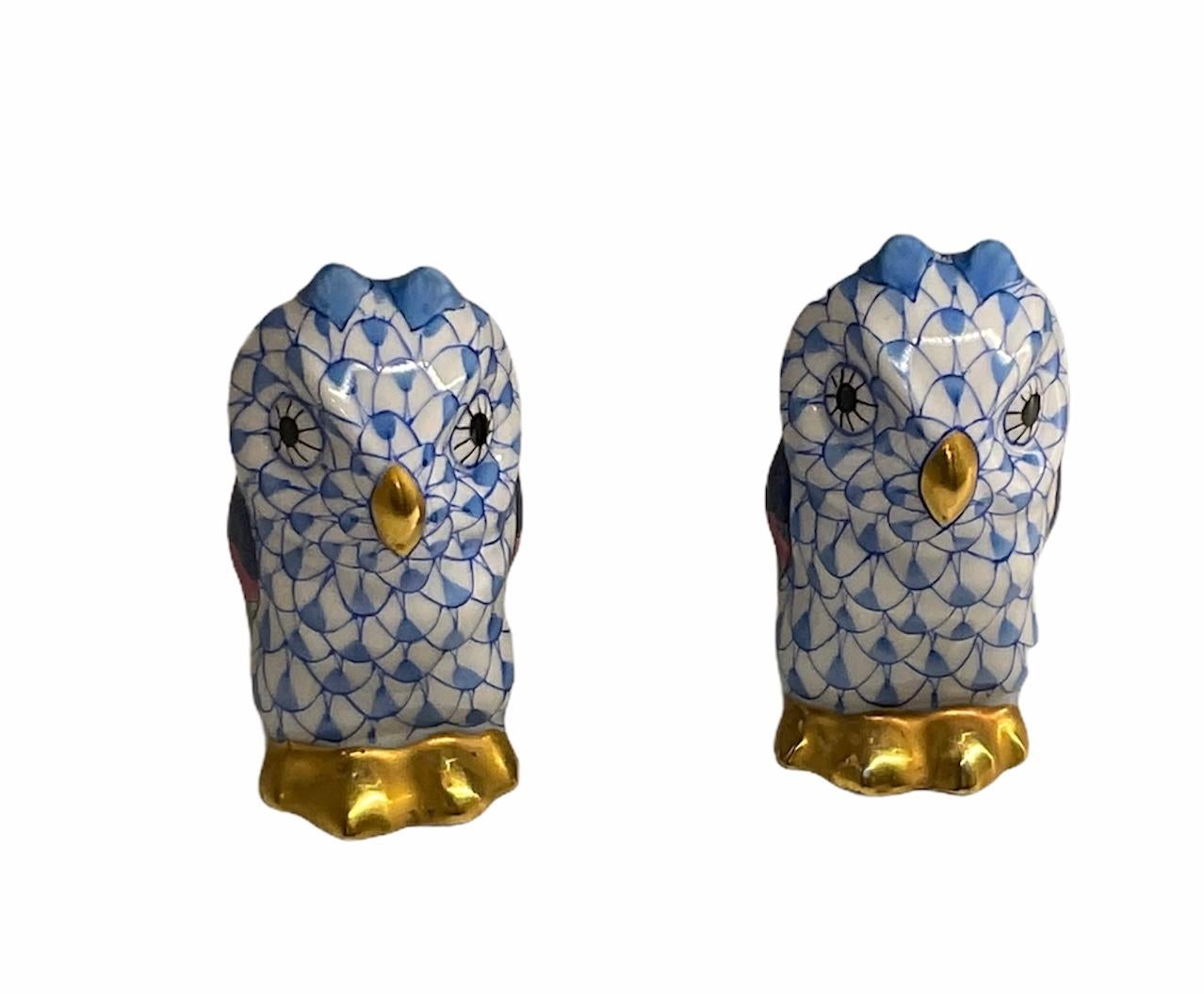 Pair of Miniatures Herend Hand Painted Porcelain Owls In Good Condition In Guaynabo, PR