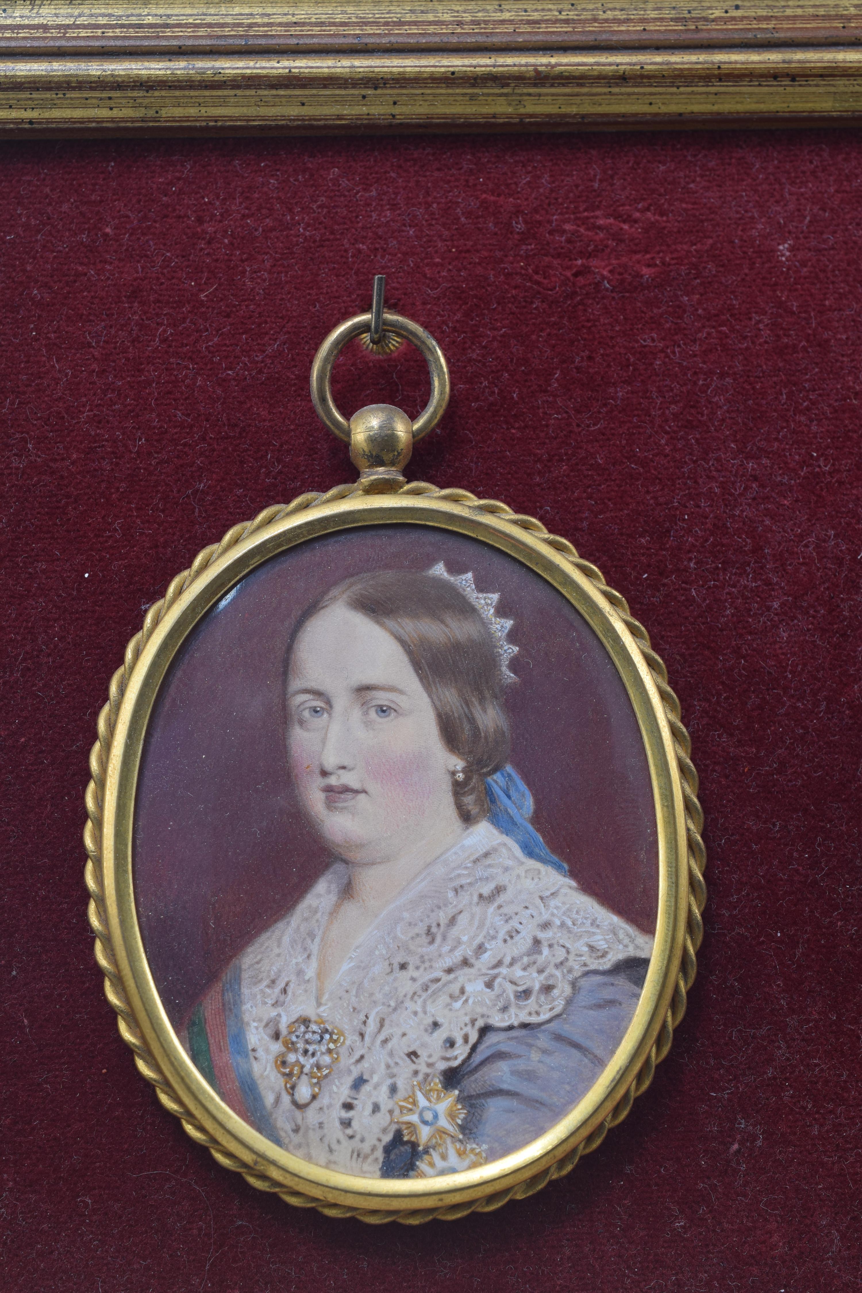 Pair of miniatures in medallions, Ferdinand II of Portugal and Isabel II of Portugal. Cardboard, metal, glass. XIX century.
 Pair of miniatures on cardboard that show the busts of a man and a woman inside medallions, these in turn placed in a frame