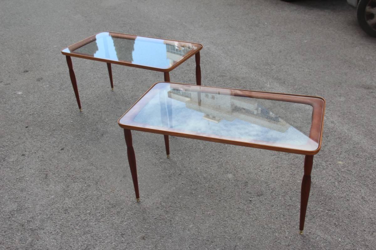Pair of Minimalist and elegant Italian coffee tables 1950 made of blond mahogany wood, with brass tips, glass slabs embedded in the upper floor.