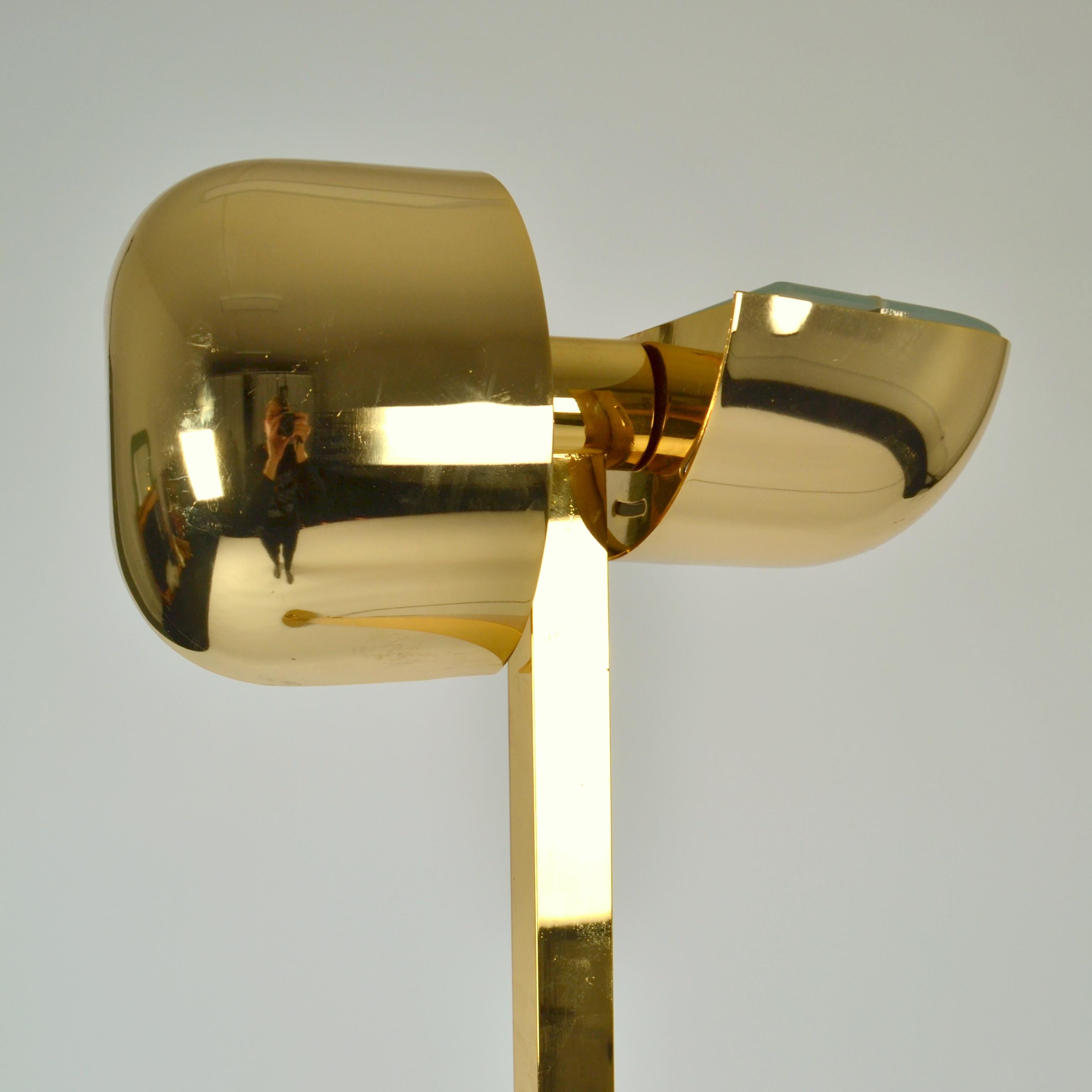 Laiton Lampadaires minimalistes avec abat-jours pivotants articulés en vente